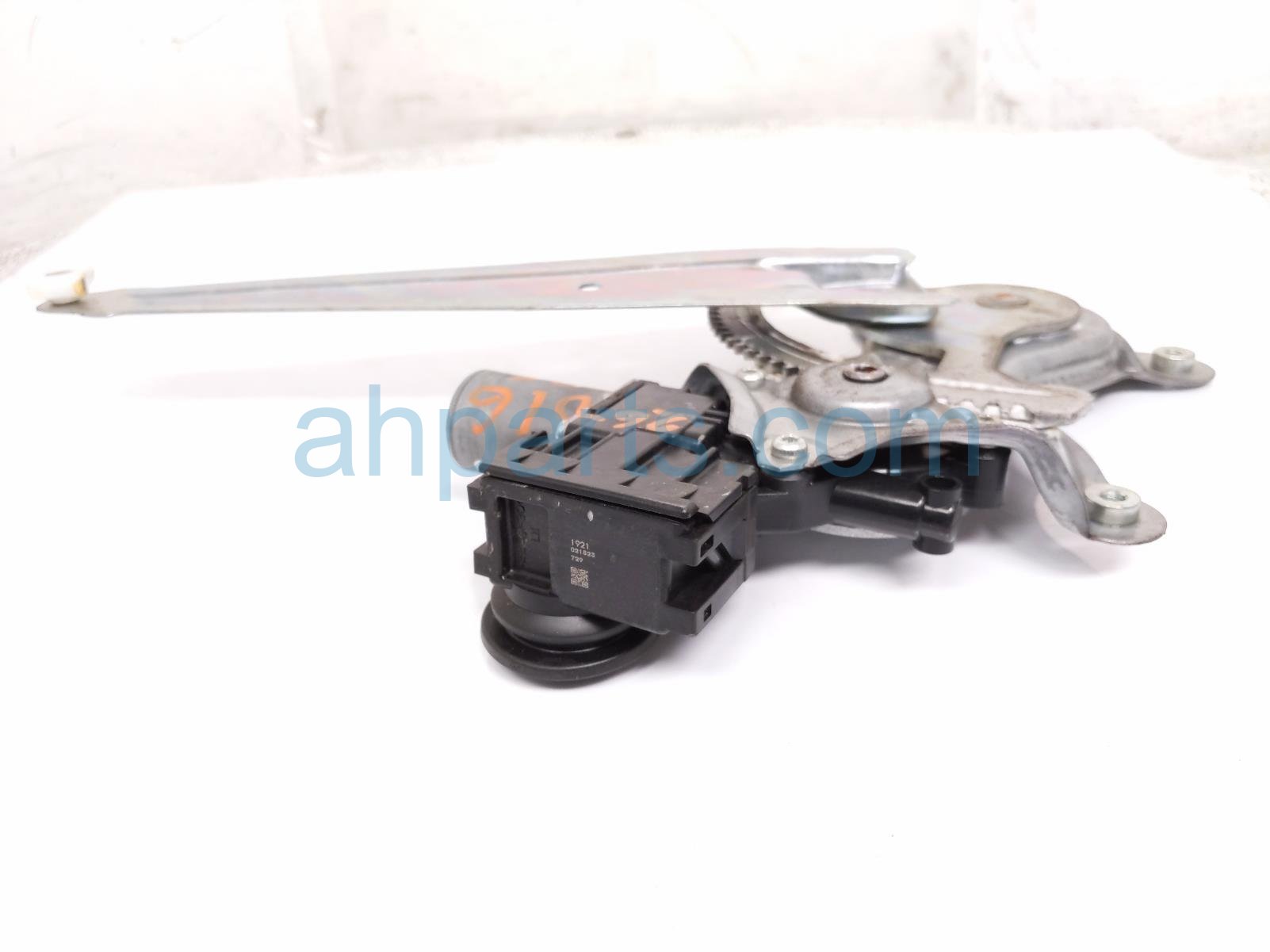 2016 Toyota 4 Runner Rear Passenger Window Regulator & Motor 8572060320 Replacement 2016 Toyota 4 Runner Rear Passenger Window Regulator & Motor 8572060320 Replacement thumbnail