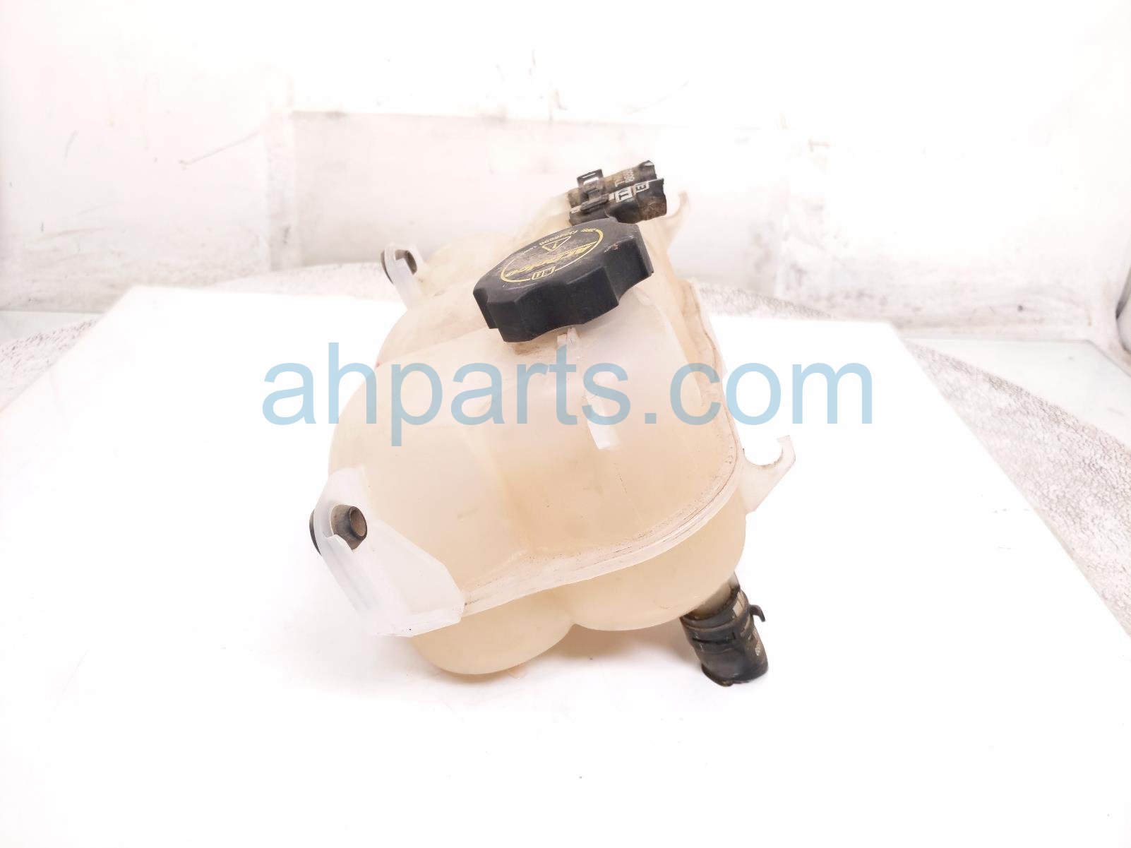 2024 Chevy Silverado 1500 Coolant Overflow Reservoir Tank 84632822 Replacement 2024 Chevy Silverado 1500 Coolant Overflow Reservoir Tank 84632822 Replacement thumbnail