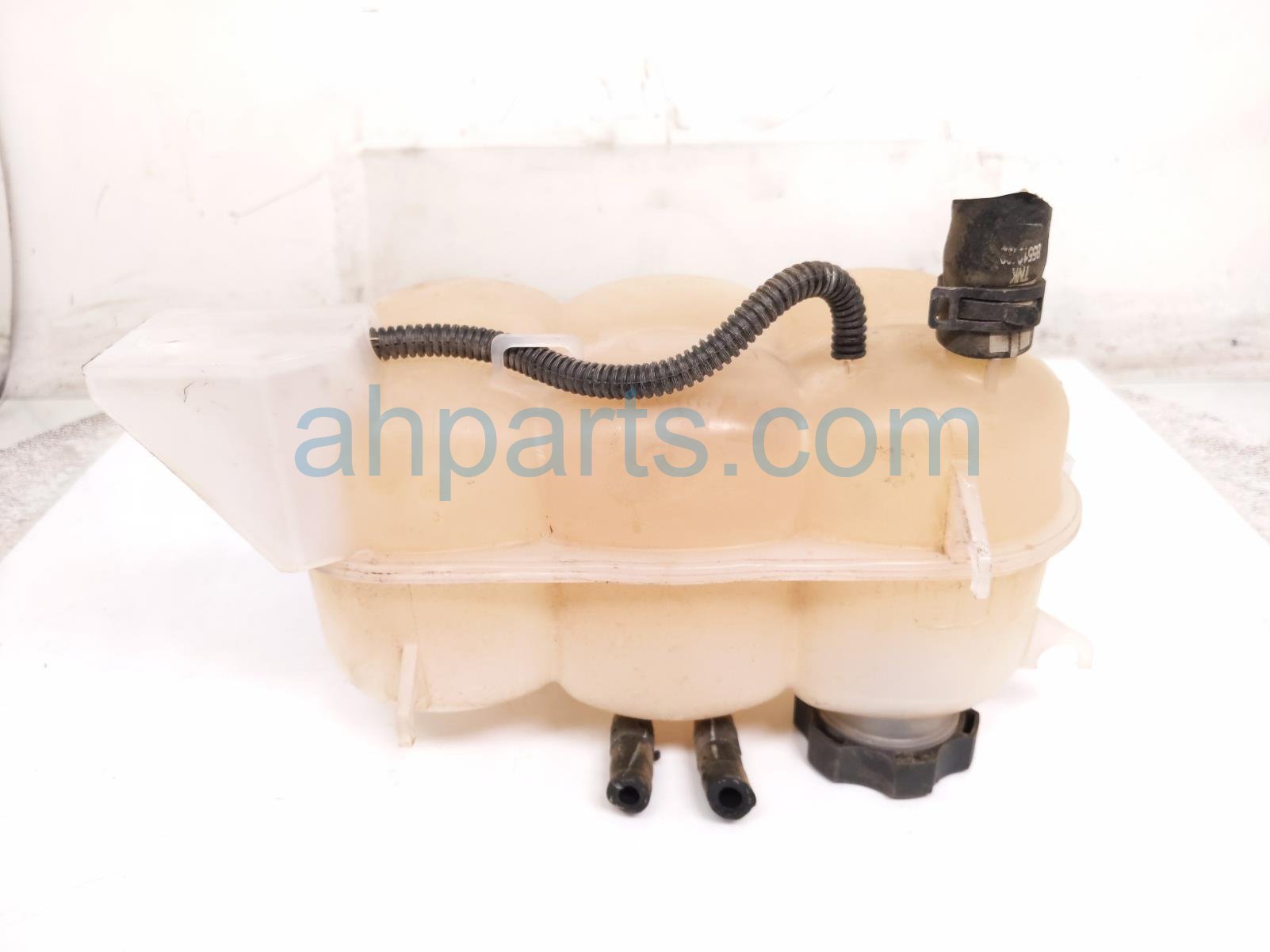 2024 Chevy Silverado 1500 Coolant Overflow Reservoir Tank 84632822 Replacement 2024 Chevy Silverado 1500 Coolant Overflow Reservoir Tank 84632822 Replacement thumbnail