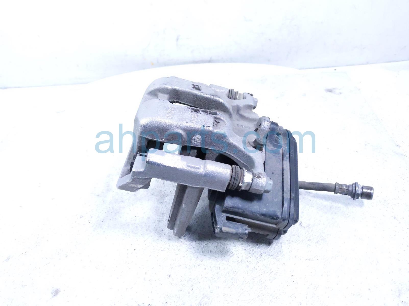 2024 Chevy Silverado 1500 Rear Passenger Brake Caliper 13537066 Replacement 2024 Chevy Silverado 1500 Rear Passenger Brake Caliper 13537066 Replacement thumbnail