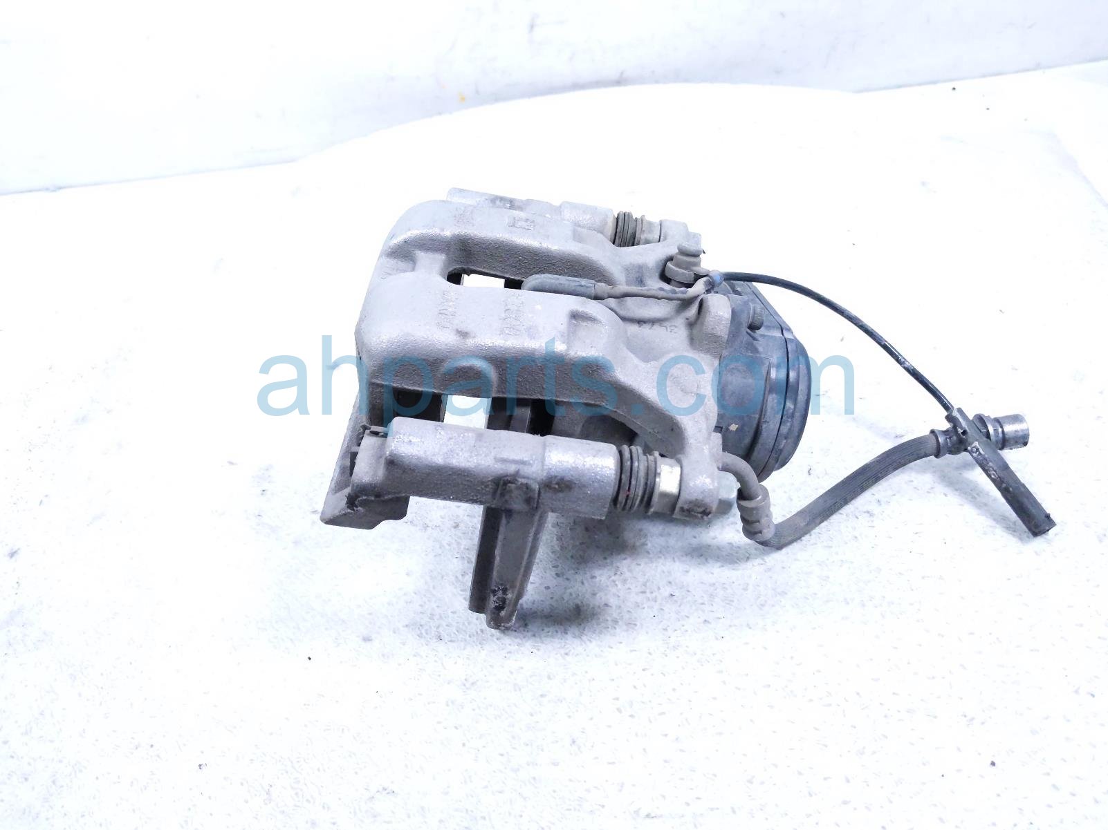 2024 Chevy Silverado 1500 Rear Driver Brake Caliper 13537065 Replacement 2024 Chevy Silverado 1500 Rear Driver Brake Caliper 13537065 Replacement thumbnail