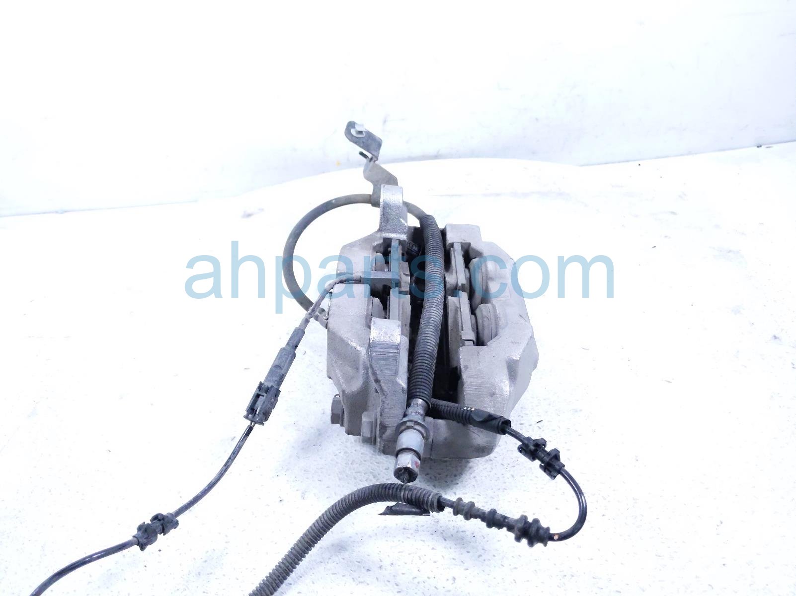 2024 Chevy Silverado 1500 Front Driver Brake Caliper 13545382 Replacement 2024 Chevy Silverado 1500 Front Driver Brake Caliper 13545382 Replacement thumbnail