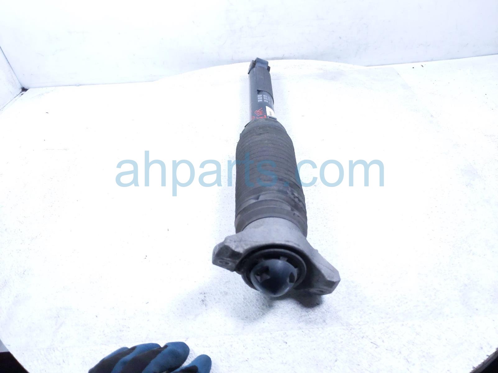 2022 Acura MDX Strut / Spring / Rear Driver Shock Absorber 52621 TYA A03 Replacement 2022 Acura MDX Strut / Spring / Rear Driver Shock Absorber 52621 TYA A03 Replacement thumbnail