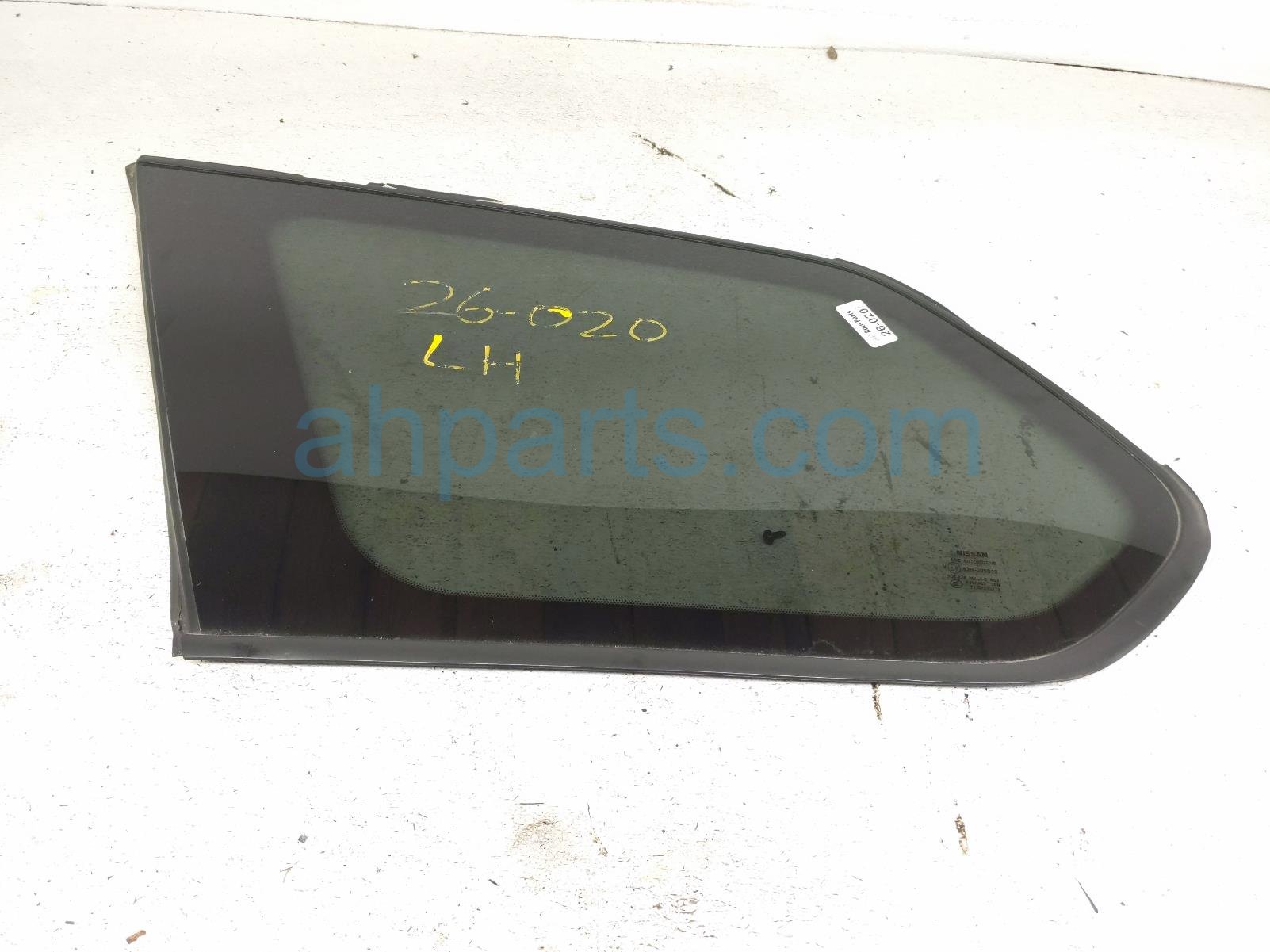 Nissan LH QUARTER WINDOW GLASS