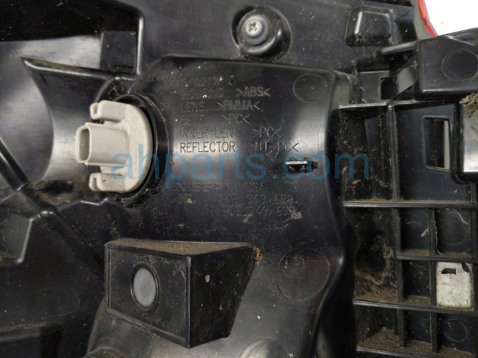 2019 Nissan Pathfinder Light / Rear Passenger Tail Lamp (on Body) 26550 9PF0A Replacement 2019 Nissan Pathfinder Light / Rear Passenger Tail Lamp (on Body) 26550 9PF0A Replacement thumbnail