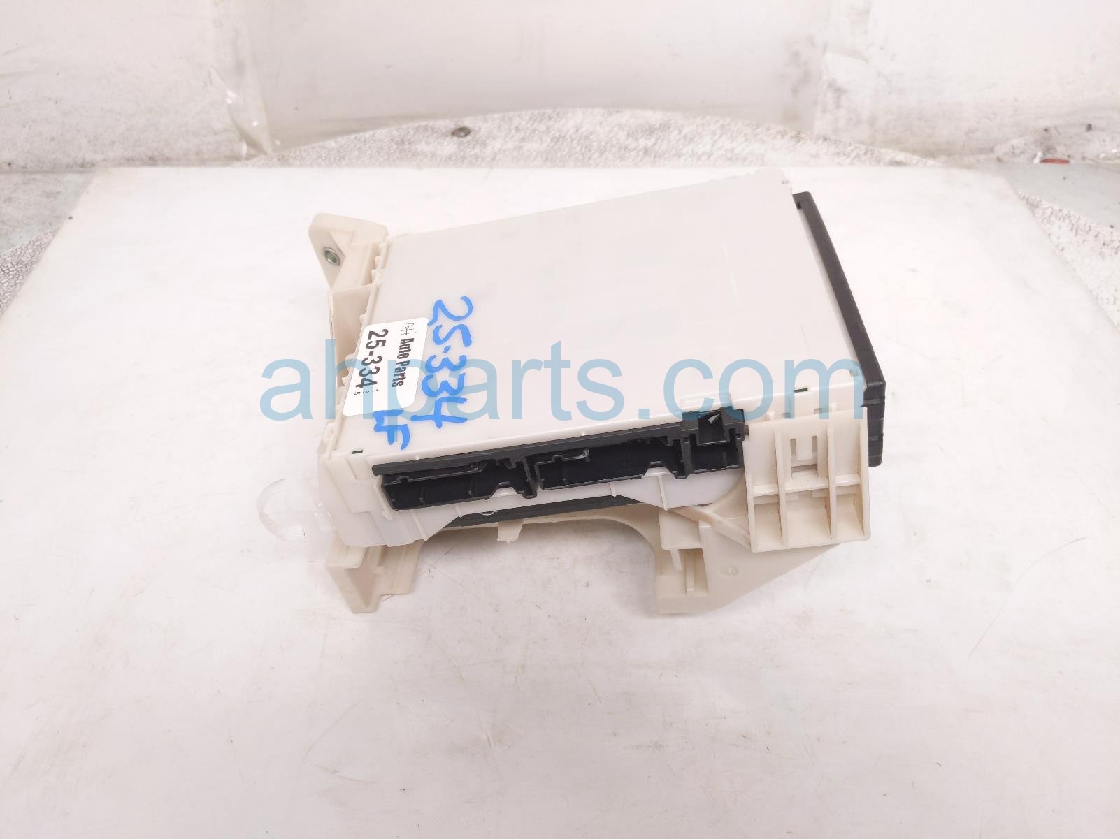 Toyota LH CABIN FUSE BOX - 2.5L HYBRID Toyota LH CABIN FUSE BOX - 2.5L HYBRID