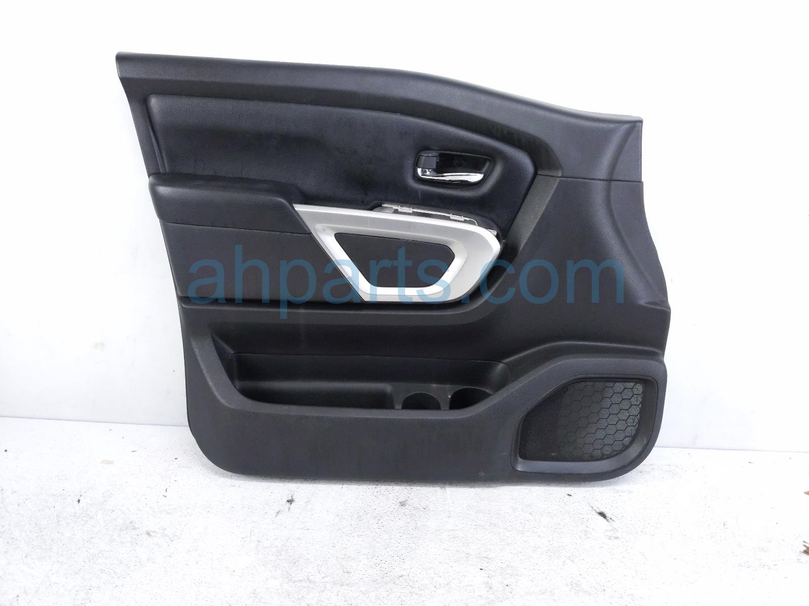 Nissan FR/LH INTERIOR DOOR PANEL - BLACK