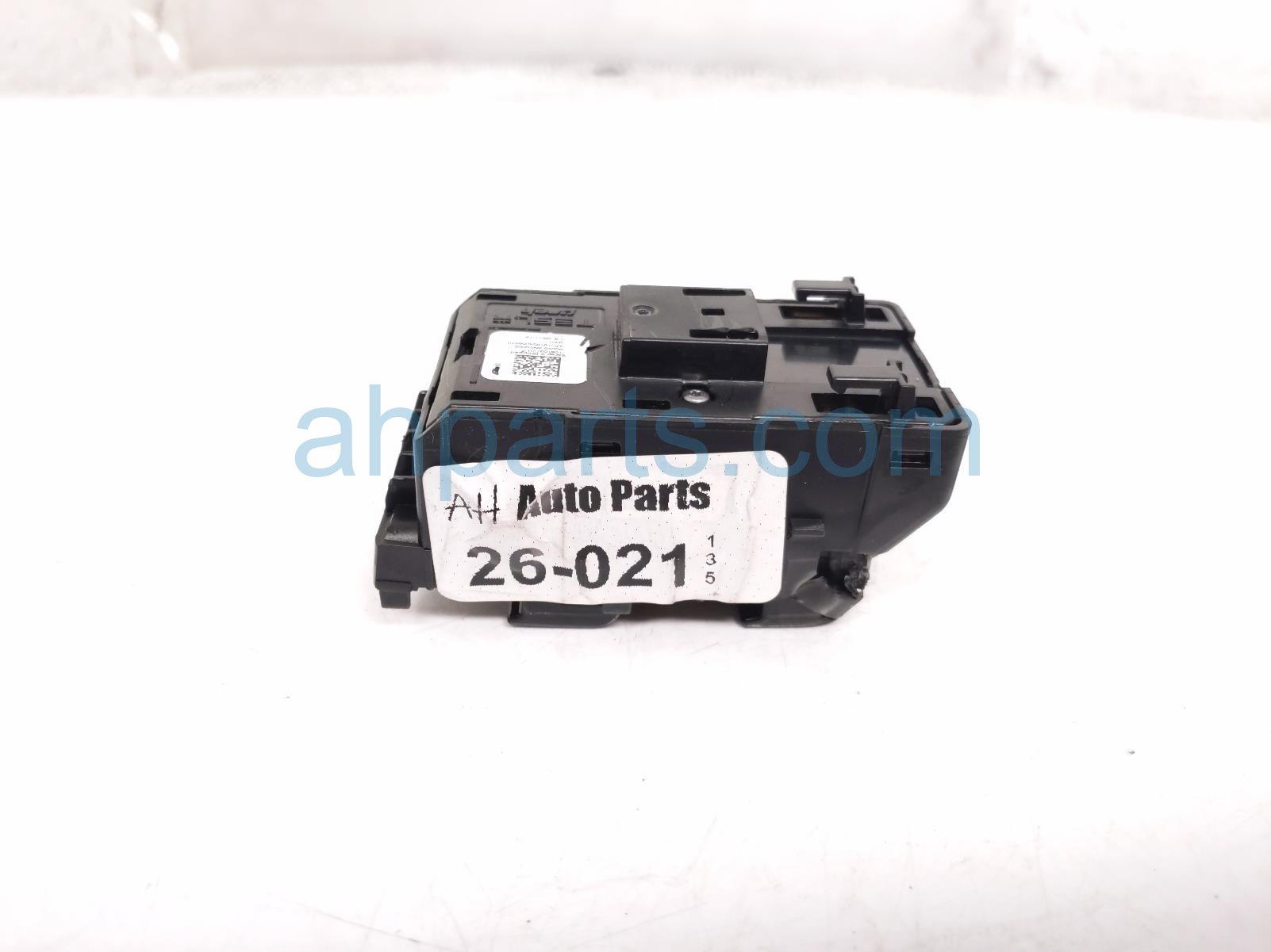2019 Tesla Tesla 3 Power / Master Window Control Switch 1081037 01 F Replacement 2019 Tesla Tesla 3 Power / Master Window Control Switch 1081037 01 F Replacement thumbnail
