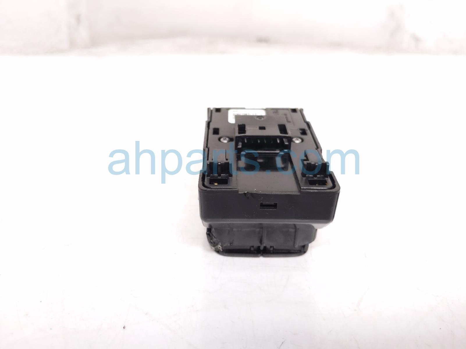 2019 Tesla Tesla 3 Power / Master Window Control Switch 1081037 01 F Replacement 2019 Tesla Tesla 3 Power / Master Window Control Switch 1081037 01 F Replacement thumbnail