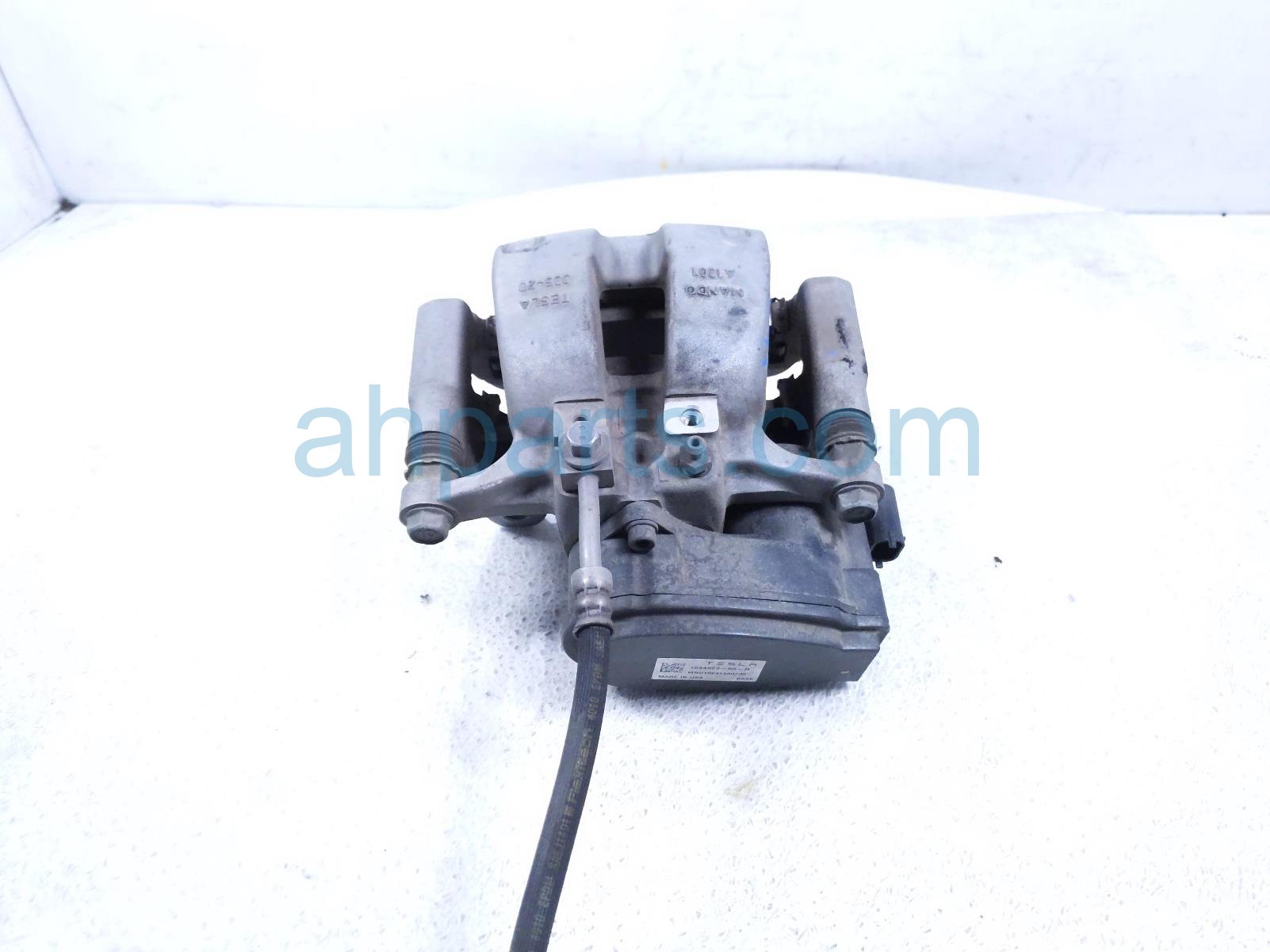 2019 Tesla Tesla 3 Rear Driver Brake Caliper 1044623 00 H Replacement 2019 Tesla Tesla 3 Rear Driver Brake Caliper 1044623 00 H Replacement thumbnail