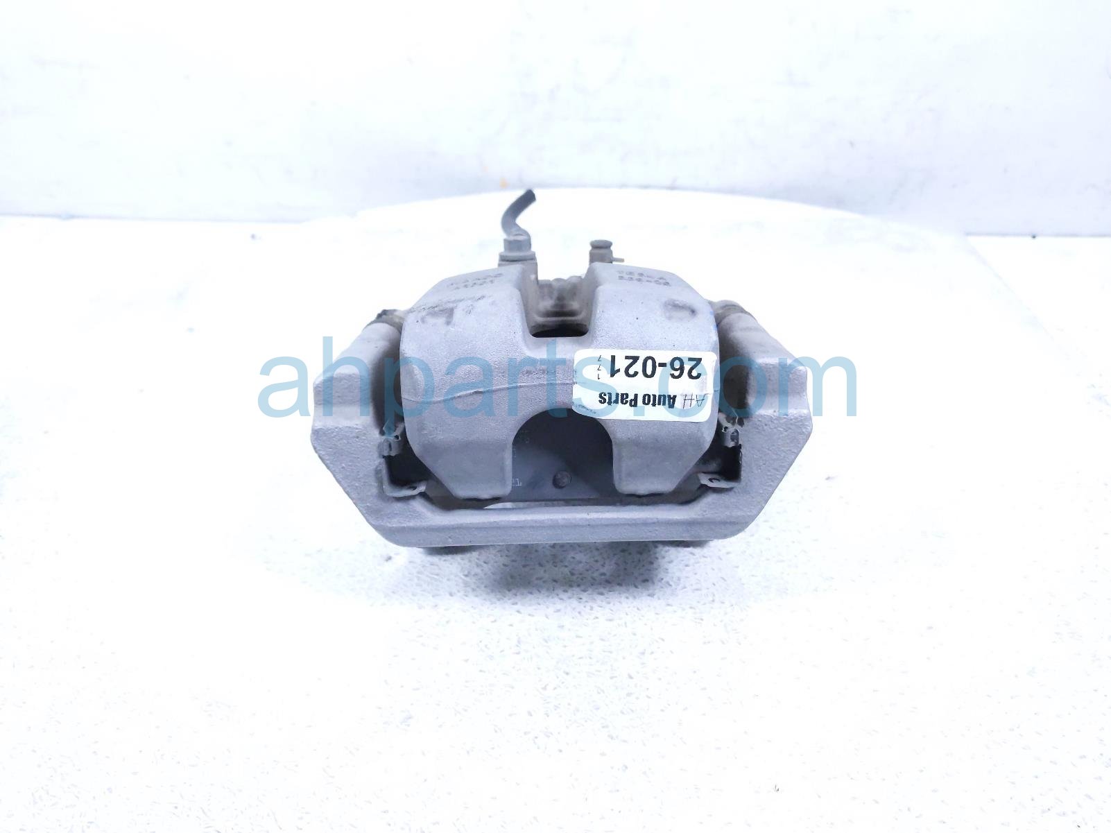 2019 Tesla Tesla 3 Rear Passenger Brake Caliper 1044624 00 H Replacement 2019 Tesla Tesla 3 Rear Passenger Brake Caliper 1044624 00 H Replacement thumbnail