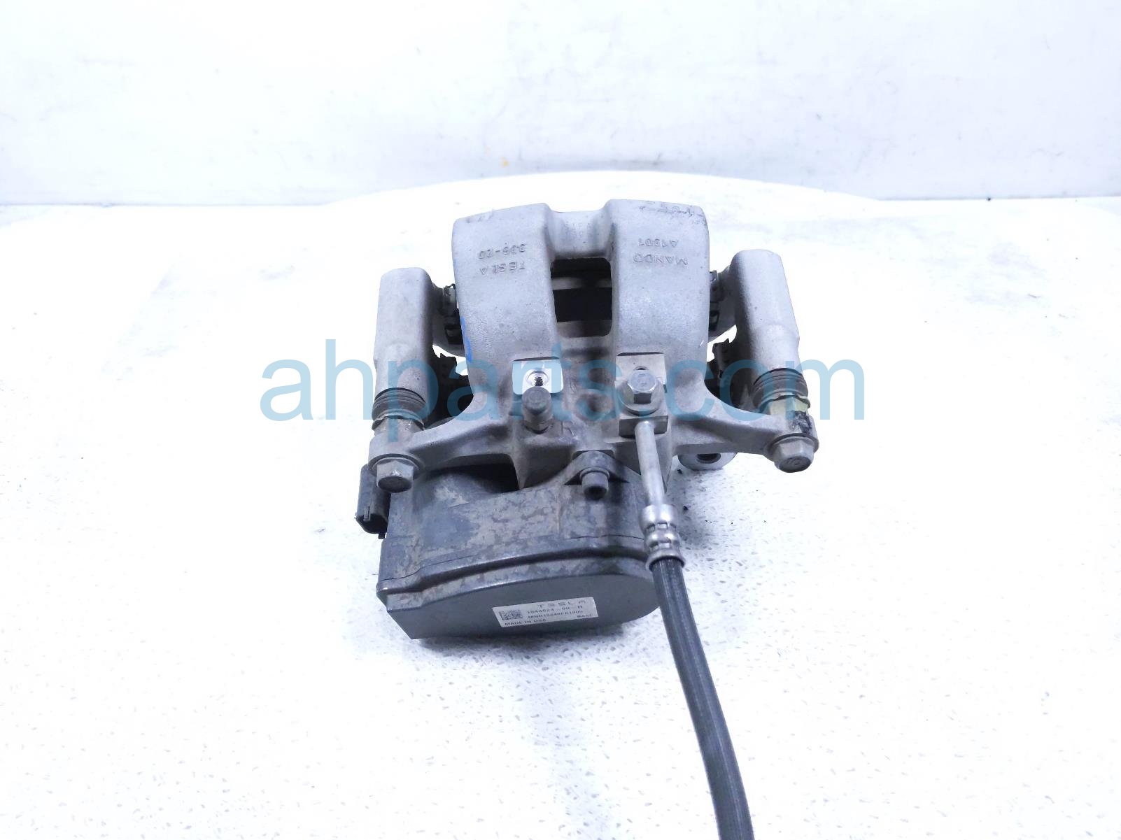 2019 Tesla Tesla 3 Rear Passenger Brake Caliper 1044624 00 H Replacement 2019 Tesla Tesla 3 Rear Passenger Brake Caliper 1044624 00 H Replacement thumbnail