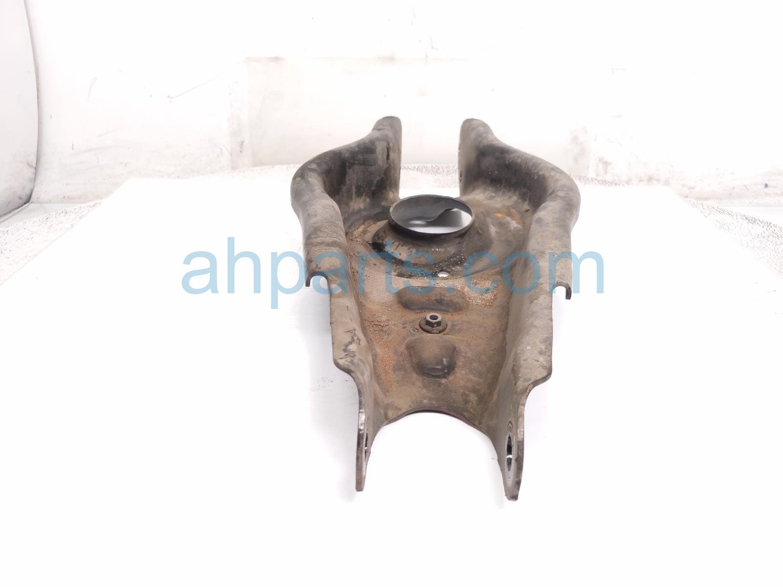 2019 Tesla Tesla 3 Rear Driver Spring Seat Lower Control Arm 1044451 00 F Replacement 2019 Tesla Tesla 3 Rear Driver Spring Seat Lower Control Arm 1044451 00 F Replacement thumbnail