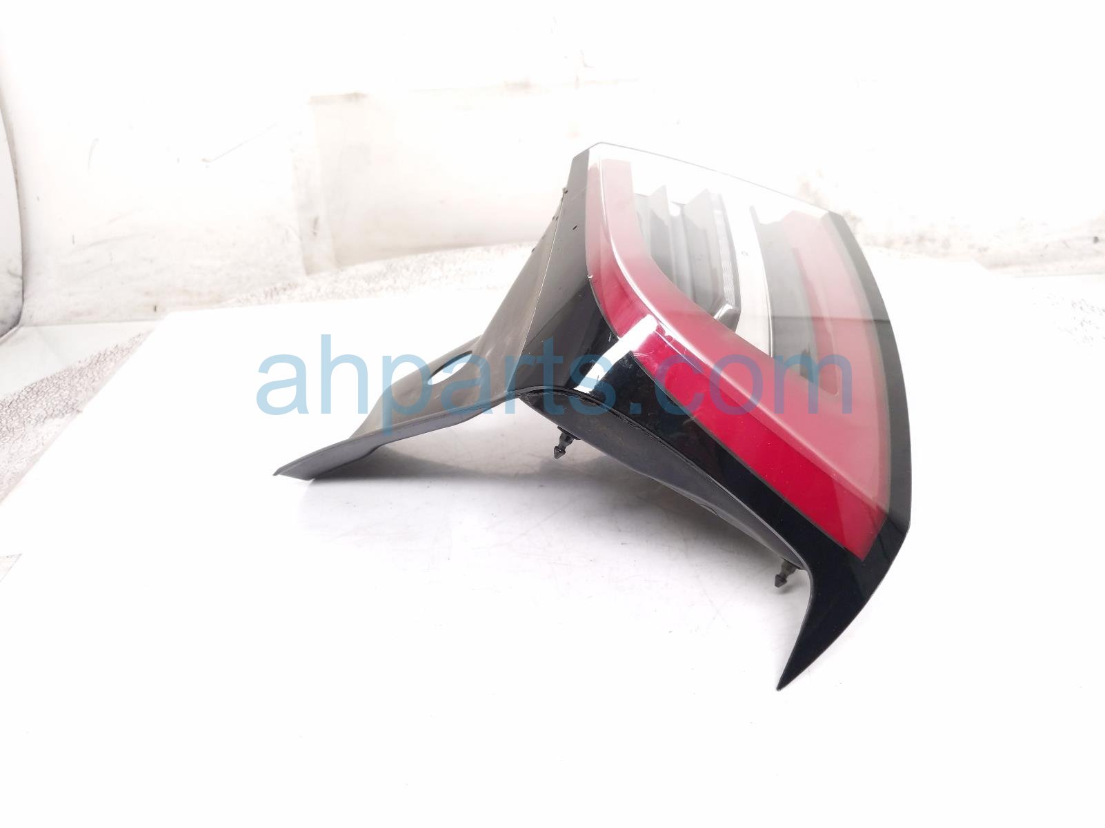2019 Tesla Tesla 3 Light / Rear Driver Tail Lamp (on Body) 1077397 00 H Replacement 2019 Tesla Tesla 3 Light / Rear Driver Tail Lamp (on Body) 1077397 00 H Replacement thumbnail