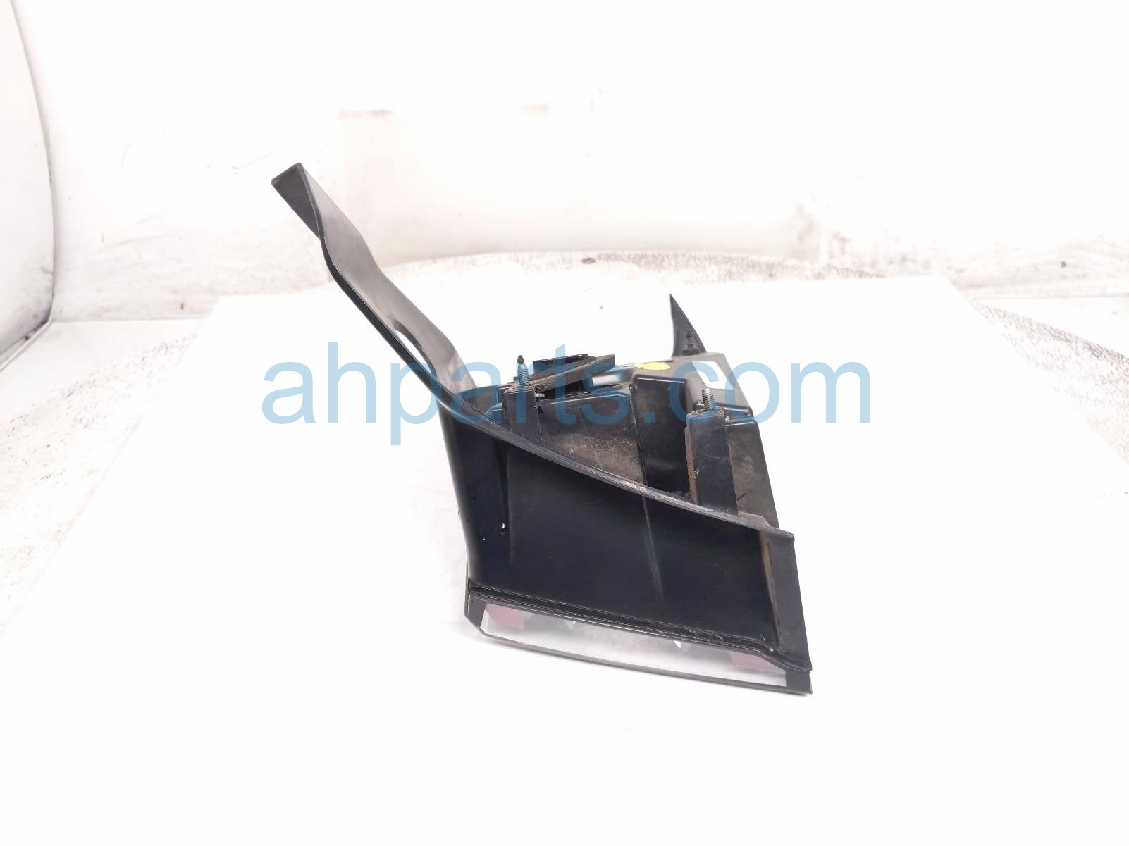 2019 Tesla Tesla 3 Light / Rear Driver Tail Lamp (on Body) 1077397 00 H Replacement 2019 Tesla Tesla 3 Light / Rear Driver Tail Lamp (on Body) 1077397 00 H Replacement thumbnail