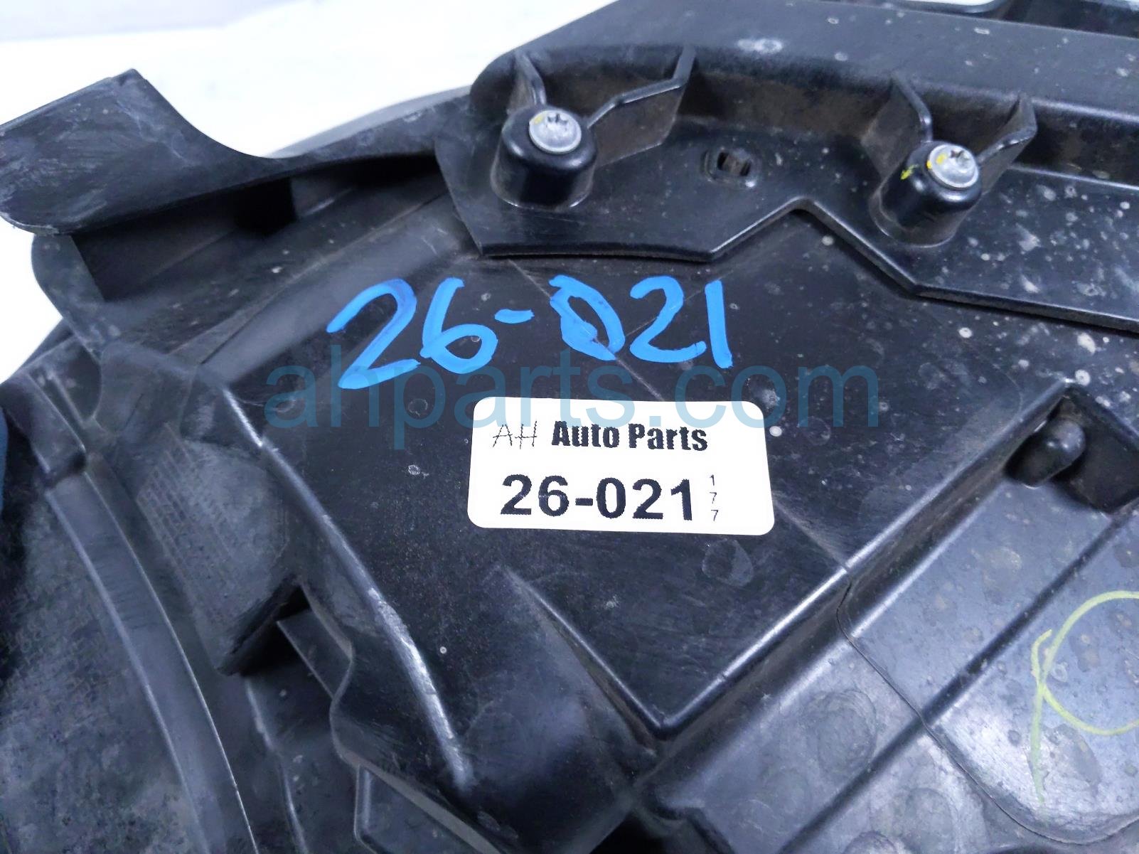 2019 Tesla Tesla 3 Headlight Passenger Headlamp / Light 1077372 00 J Replacement 2019 Tesla Tesla 3 Headlight Passenger Headlamp / Light 1077372 00 J Replacement thumbnail