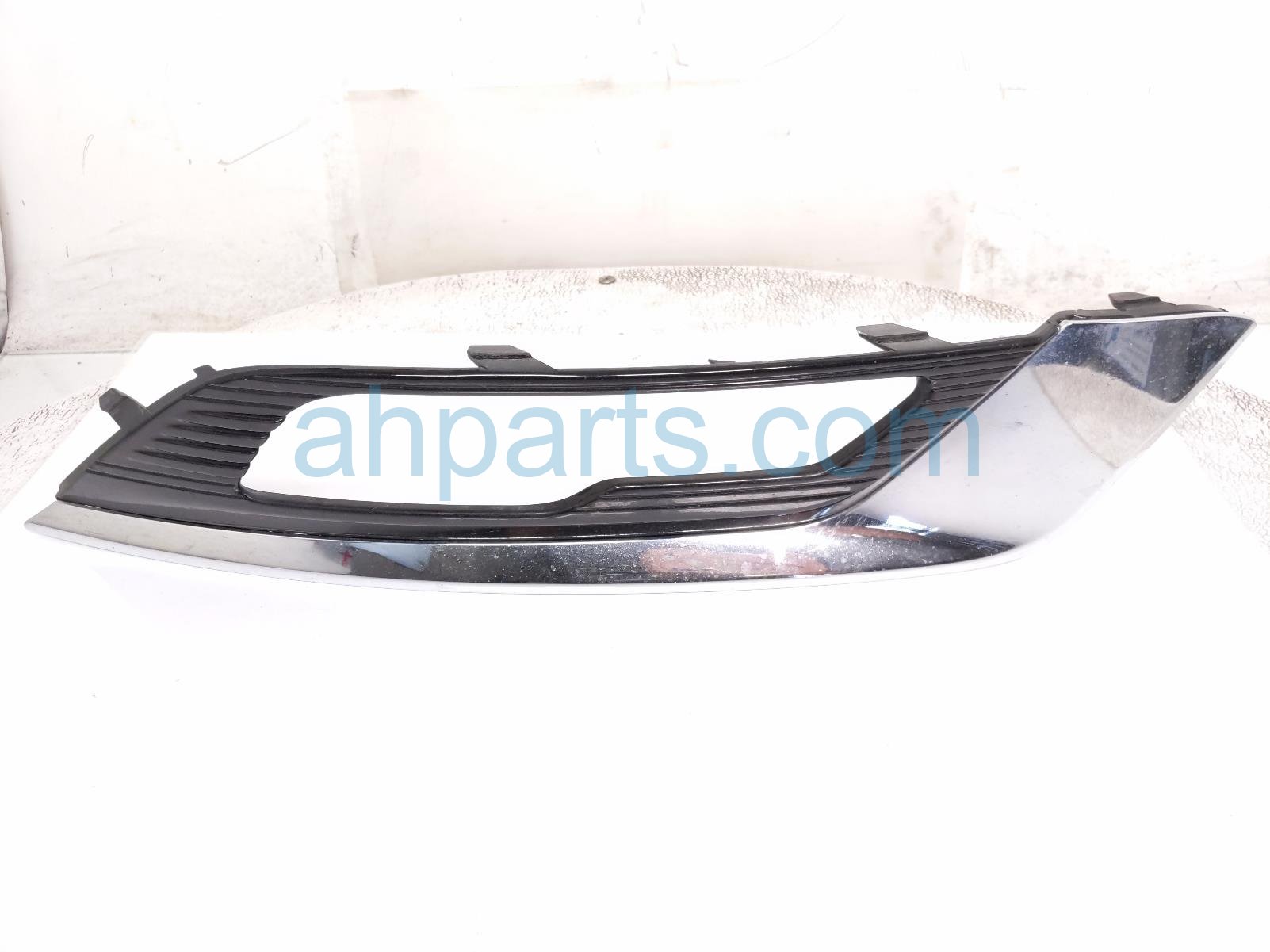 Ford RH FRONT FOG LAMP BEZEL