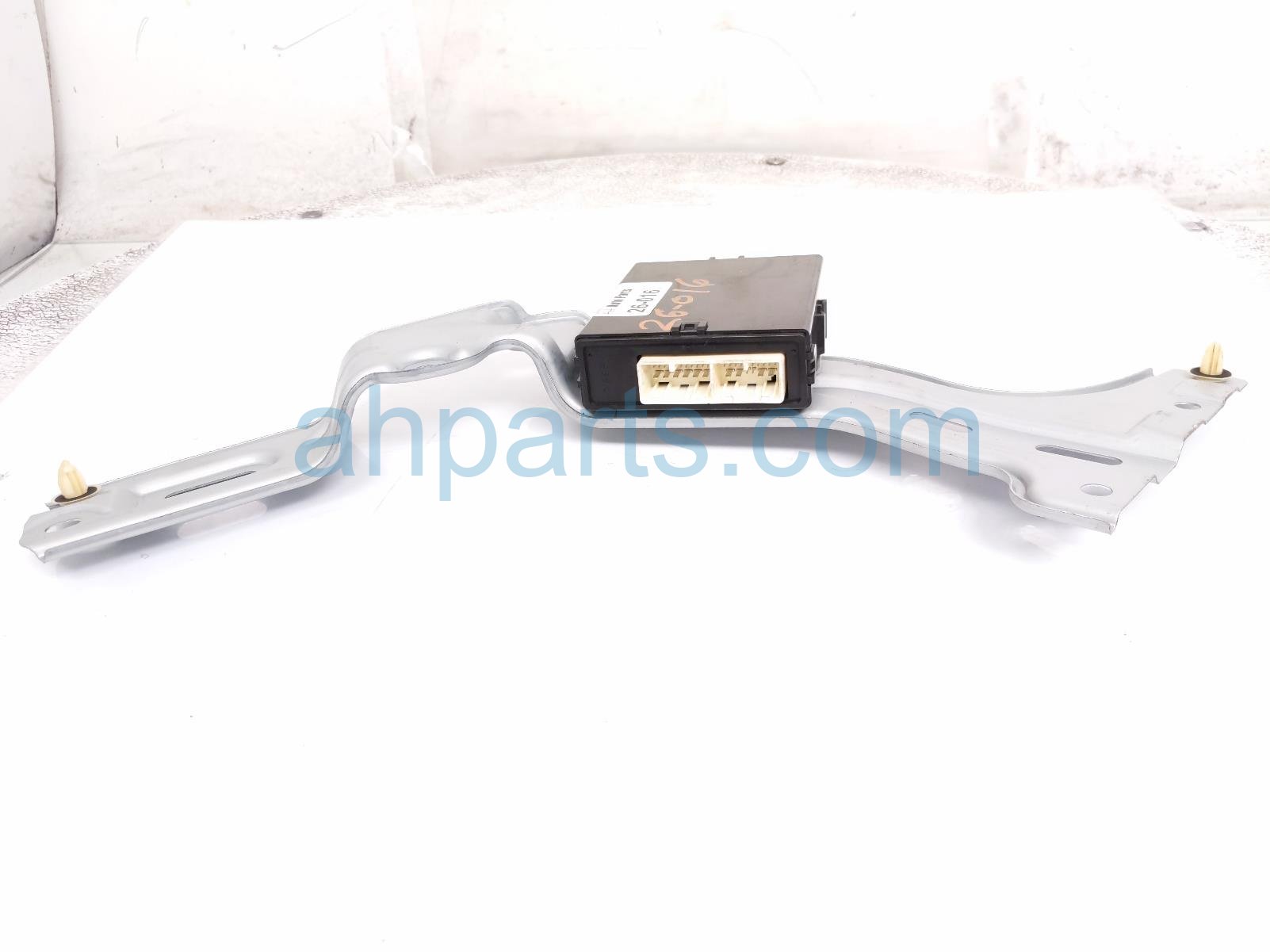 2016 Toyota 4 Runner Door Multiplex Control Module Unit 89222 35030 Replacement 2016 Toyota 4 Runner Door Multiplex Control Module Unit 89222 35030 Replacement thumbnail