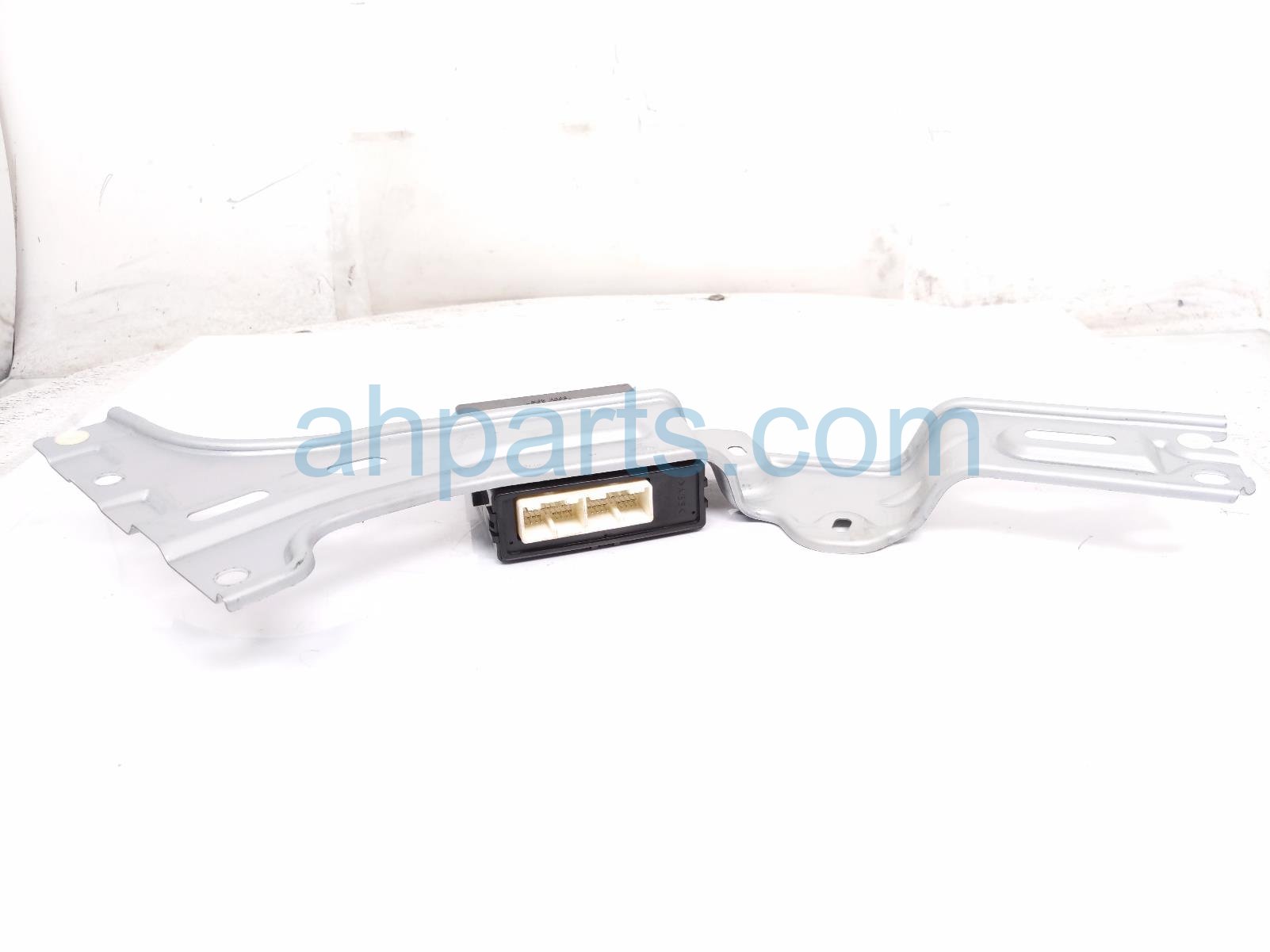 2016 Toyota 4 Runner Door Multiplex Control Module Unit 89222 35030 Replacement 2016 Toyota 4 Runner Door Multiplex Control Module Unit 89222 35030 Replacement thumbnail