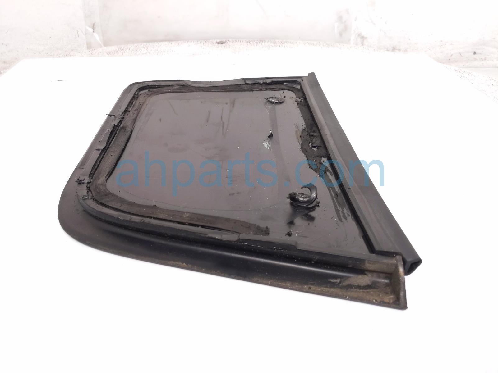 2018 Jeep Renegade Driver Quarter Window Glass 68438138AA Replacement 2018 Jeep Renegade Driver Quarter Window Glass 68438138AA Replacement thumbnail