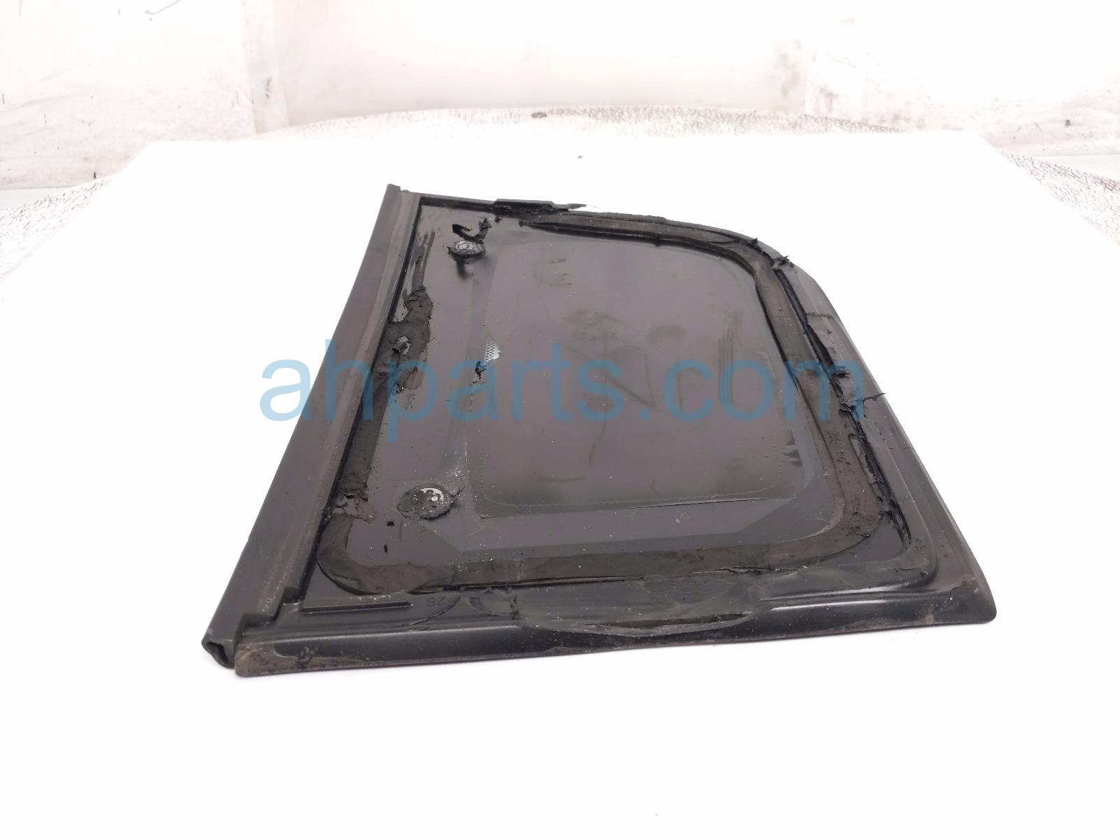 2018 Jeep Renegade Driver Quarter Window Glass 68438138AA Replacement 2018 Jeep Renegade Driver Quarter Window Glass 68438138AA Replacement thumbnail