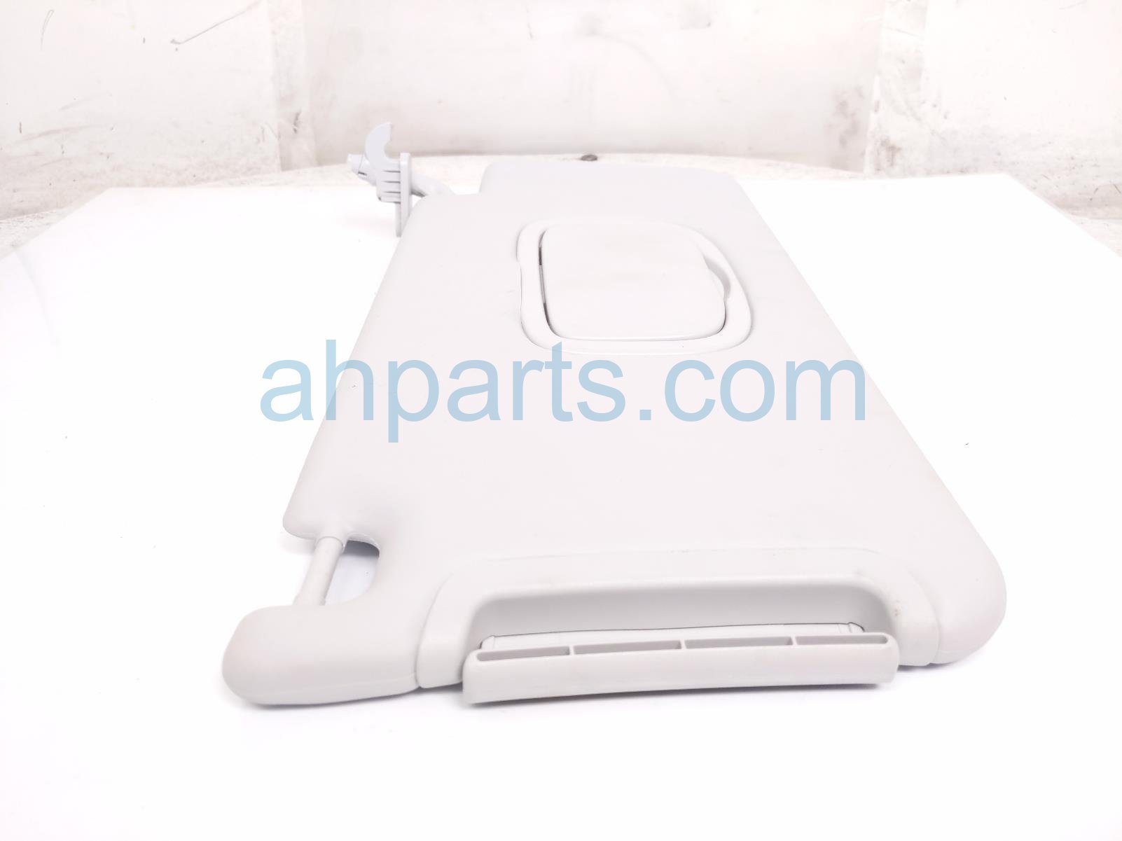 2018 Jeep Renegade Passenger Sun Visor Grey 6RY43MS7AA Replacement 2018 Jeep Renegade Passenger Sun Visor Grey 6RY43MS7AA Replacement thumbnail