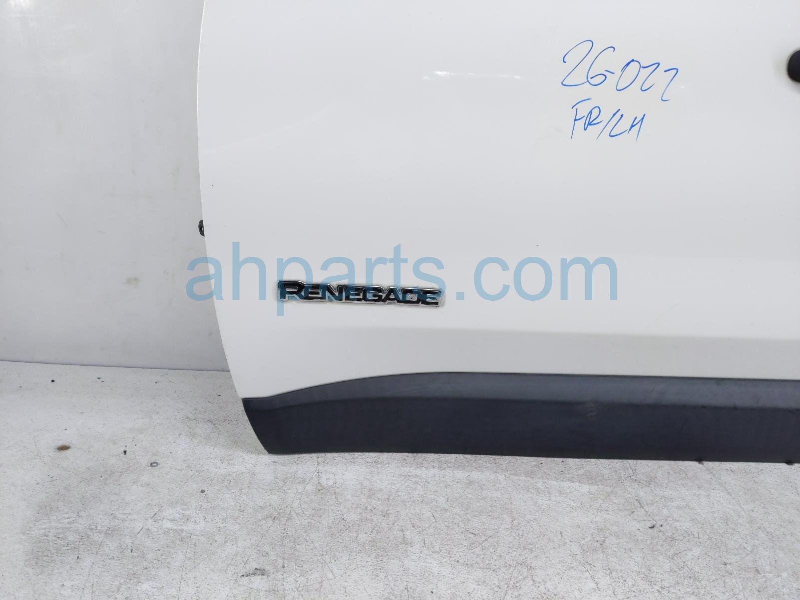 2018 Jeep Renegade Front Driver Door White No Mirror/trim 68320802AA Replacement 2018 Jeep Renegade Front Driver Door White No Mirror/trim 68320802AA Replacement thumbnail