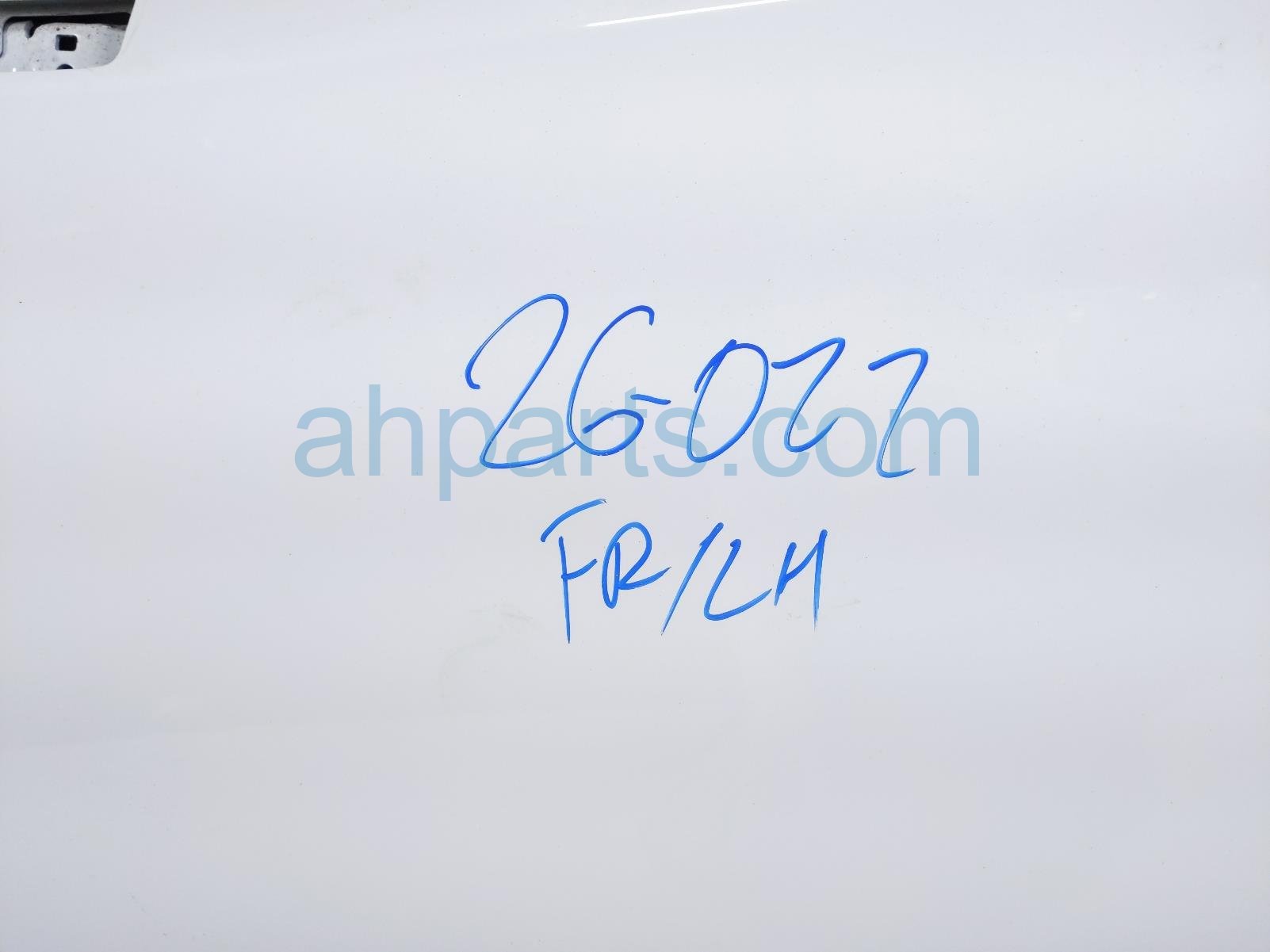 2018 Jeep Renegade Front Driver Door White No Mirror/trim 68320802AA Replacement 2018 Jeep Renegade Front Driver Door White No Mirror/trim 68320802AA Replacement thumbnail