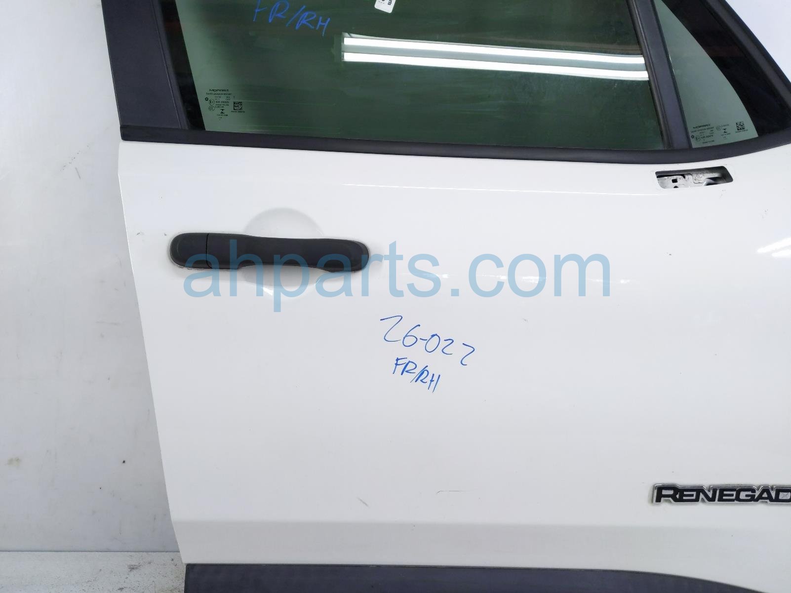 2018 Jeep Renegade Front Passenger Door White No Mirror/trim 68320801AA Replacement 2018 Jeep Renegade Front Passenger Door White No Mirror/trim 68320801AA Replacement thumbnail