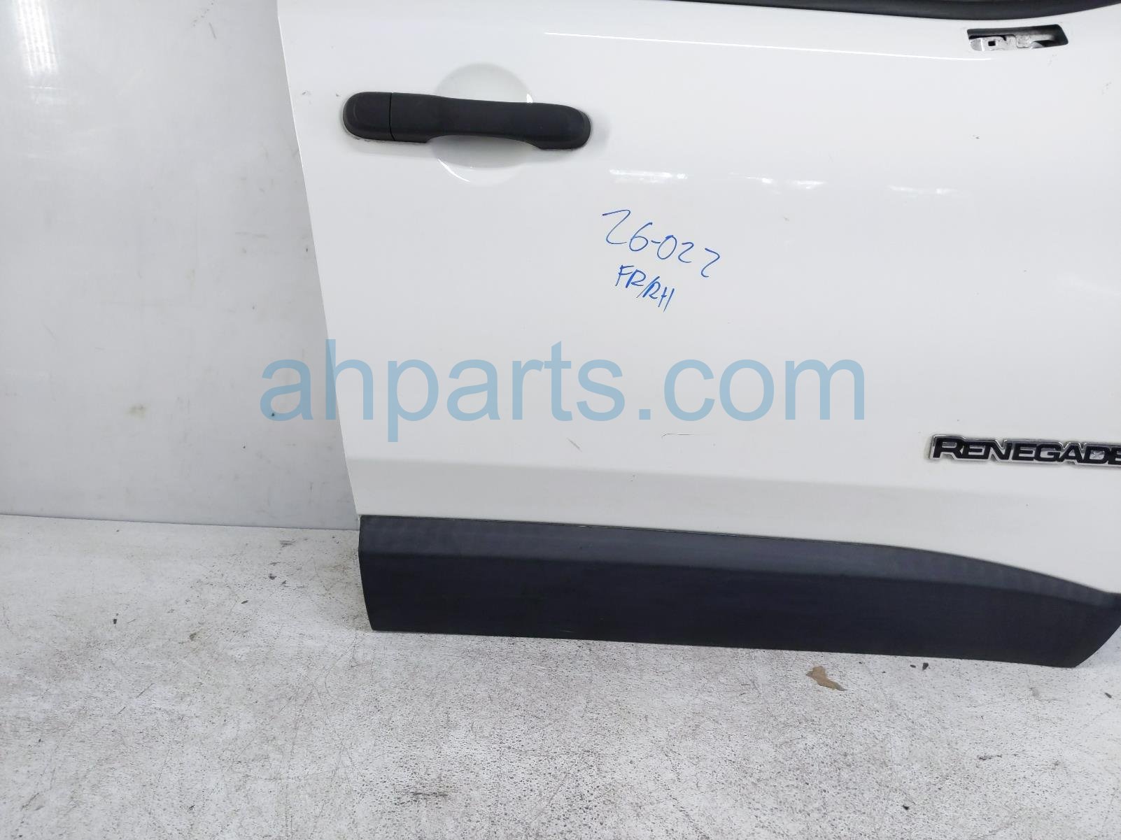 2018 Jeep Renegade Front Passenger Door White No Mirror/trim 68320801AA Replacement 2018 Jeep Renegade Front Passenger Door White No Mirror/trim 68320801AA Replacement thumbnail