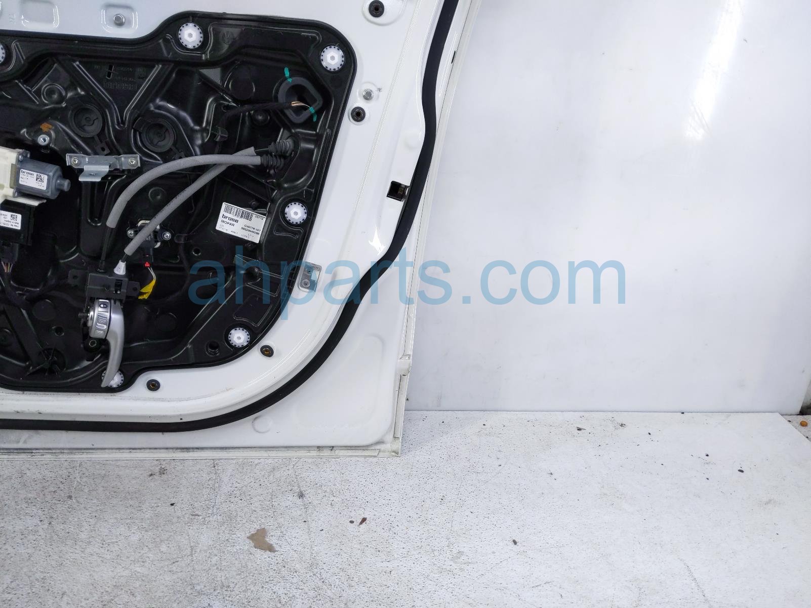 2018 Jeep Renegade Front Passenger Door White No Mirror/trim 68320801AA Replacement 2018 Jeep Renegade Front Passenger Door White No Mirror/trim 68320801AA Replacement thumbnail