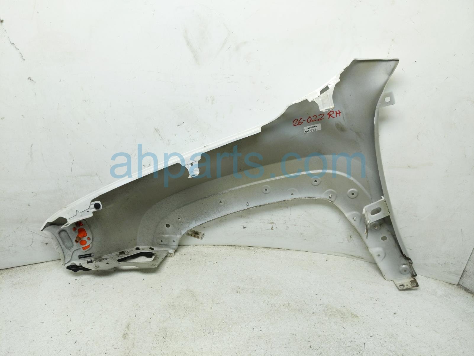 2018 Jeep Renegade Front Passenger Fender White 68307086AA Replacement 2018 Jeep Renegade Front Passenger Fender White 68307086AA Replacement thumbnail