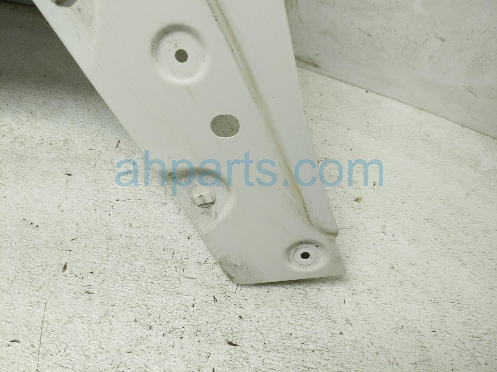 2018 Jeep Renegade Front Driver Fender White 68306752AA Replacement 2018 Jeep Renegade Front Driver Fender White 68306752AA Replacement thumbnail