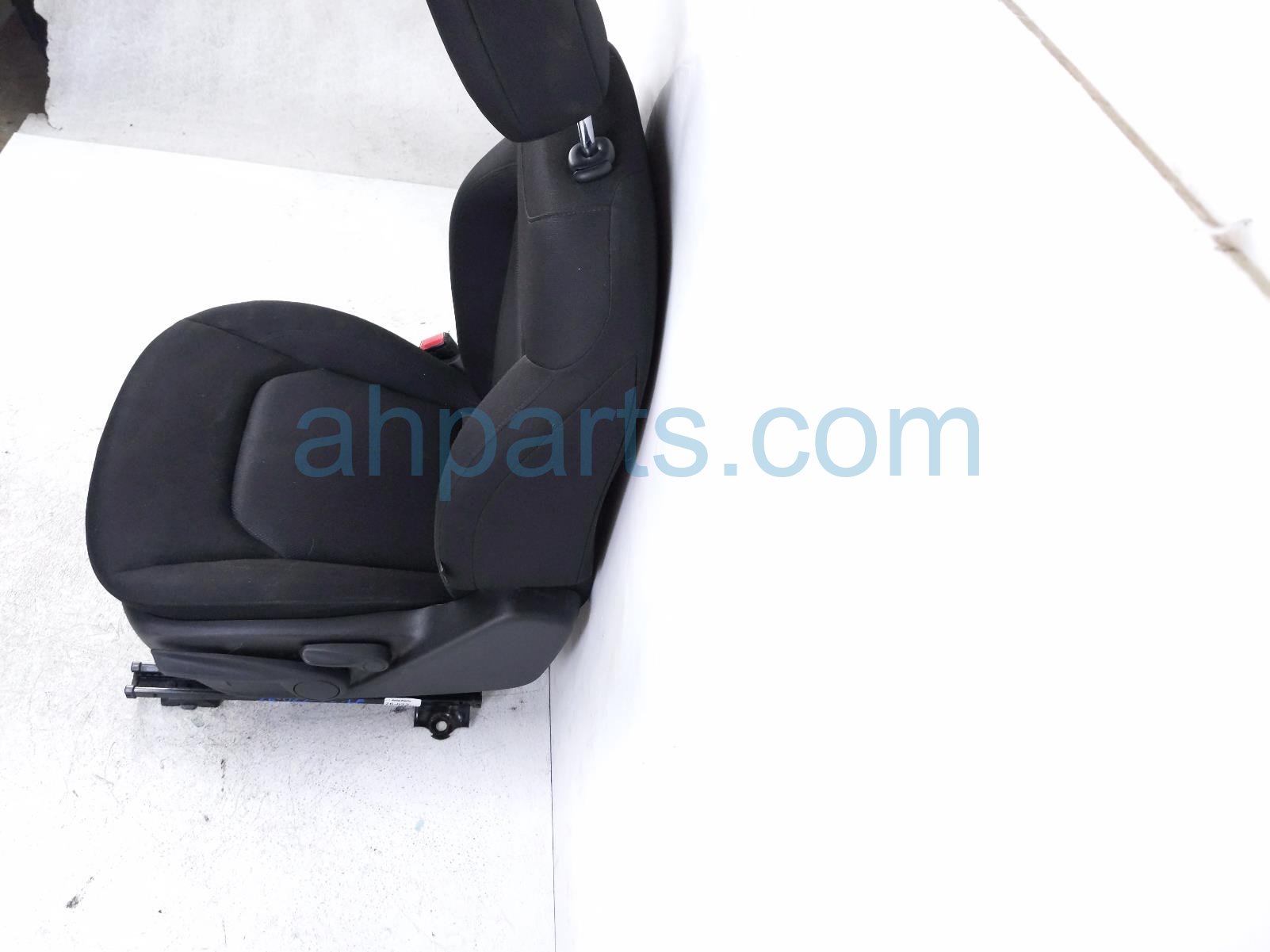 2018 Jeep Renegade Front Driver Seat W/ Air Bag Black 6SF90LXHAA Replacement 2018 Jeep Renegade Front Driver Seat W/ Air Bag Black 6SF90LXHAA Replacement thumbnail