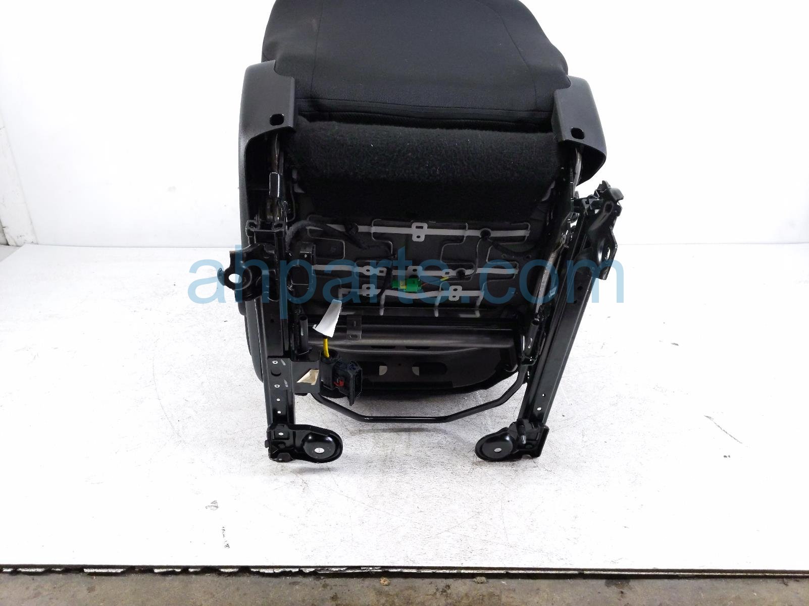 2018 Jeep Renegade Front Driver Seat W/ Air Bag Black 6SF90LXHAA Replacement 2018 Jeep Renegade Front Driver Seat W/ Air Bag Black 6SF90LXHAA Replacement thumbnail