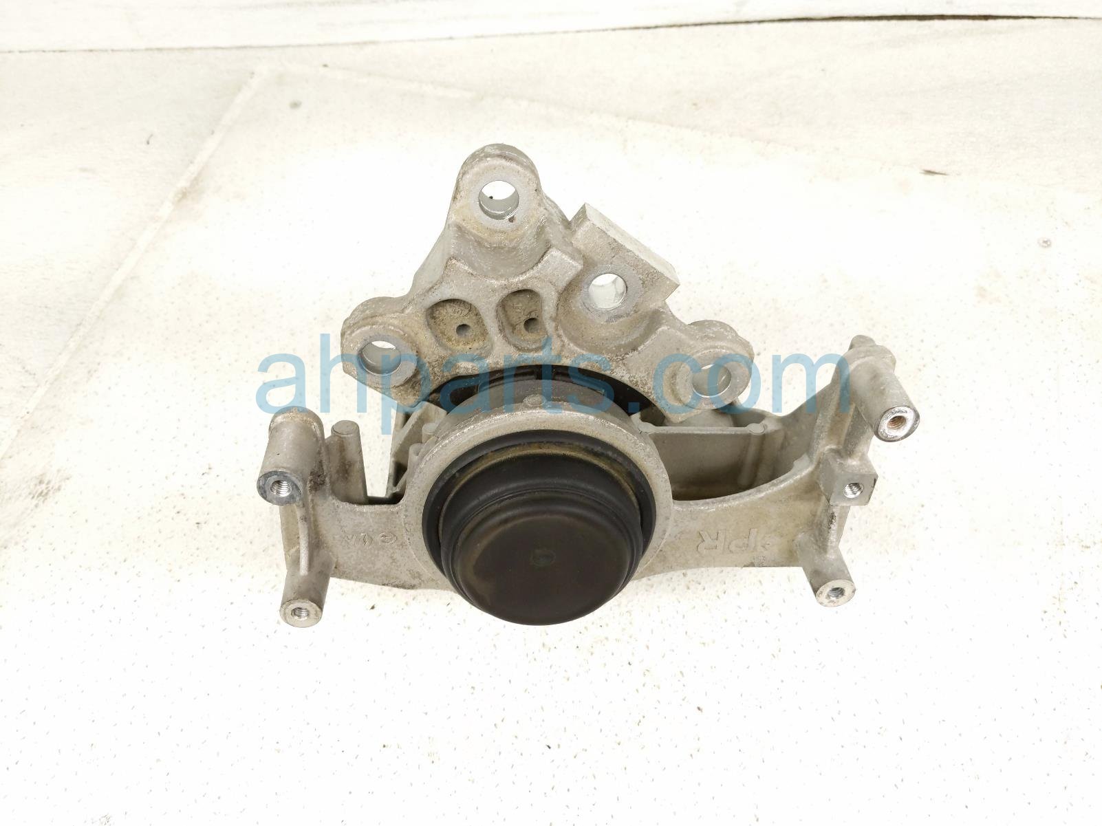 $125 Nissan LH SIDE ENGINE MOUNT - 2.5L FWD