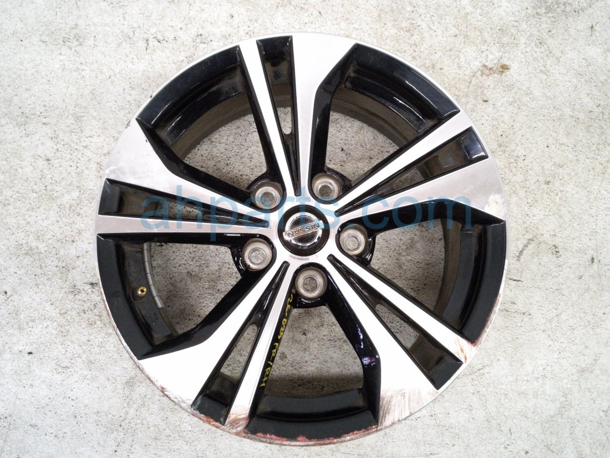 Nissan FR/RH WHEEL / RIM - CURB RASH