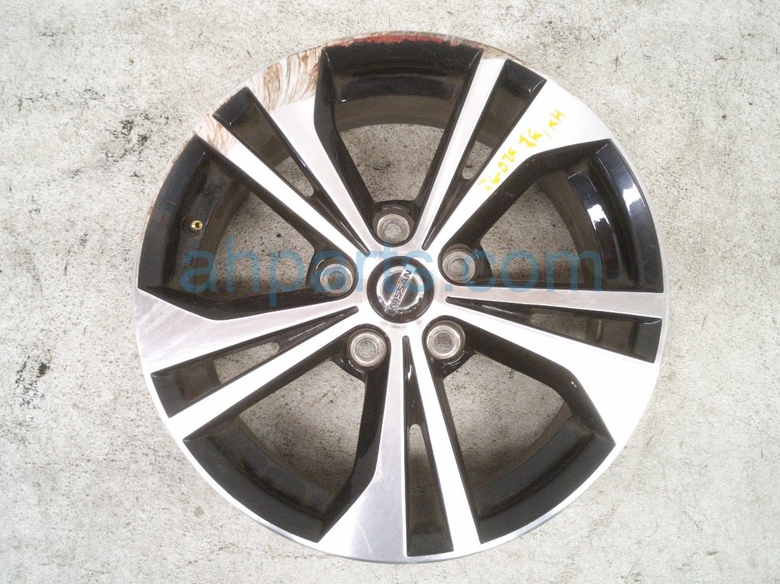 Nissan RR/RH WHEEL / RIM - CURB RASH