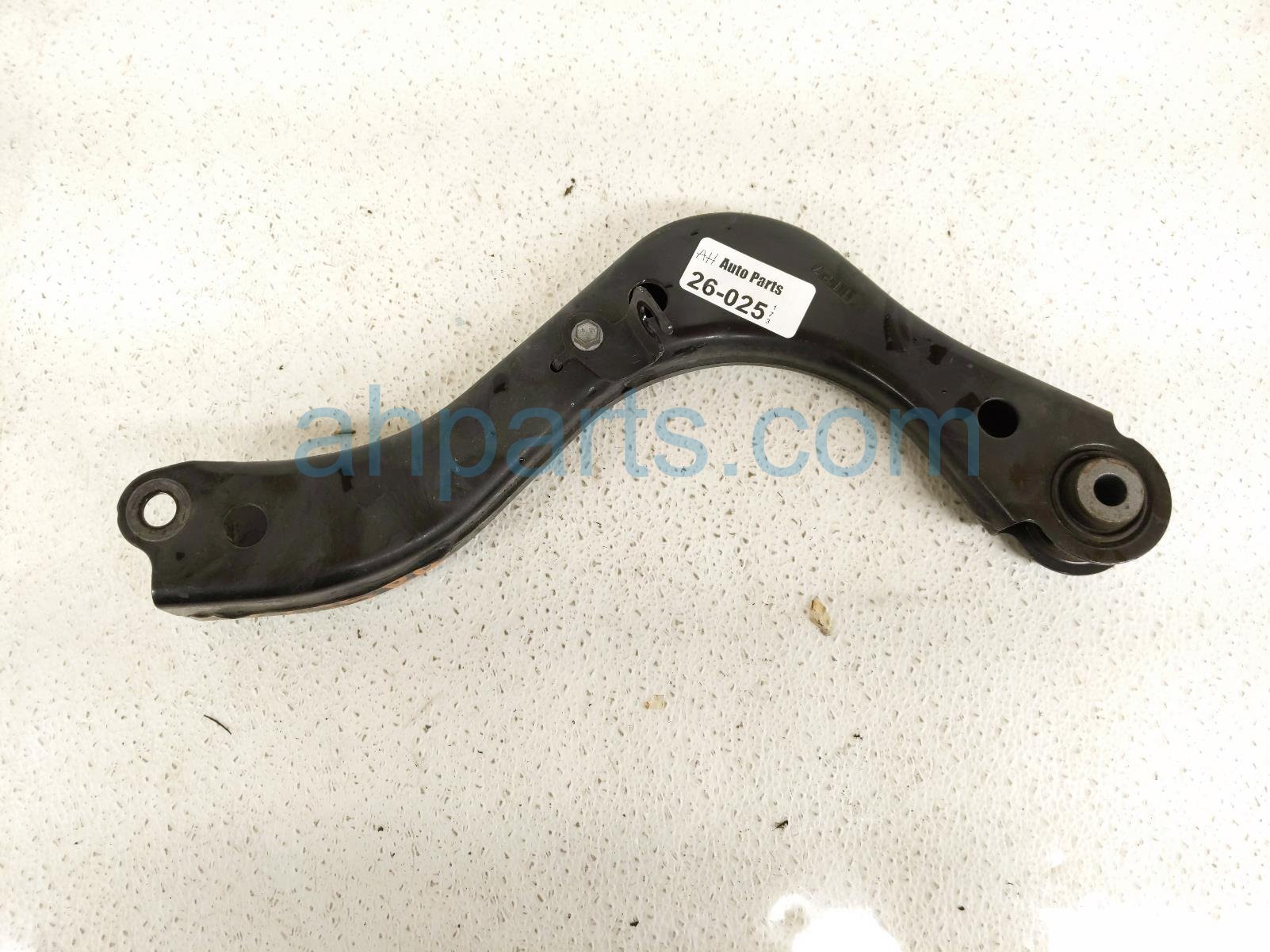 Nissan RR/RH UPPER CONTROL ARM -