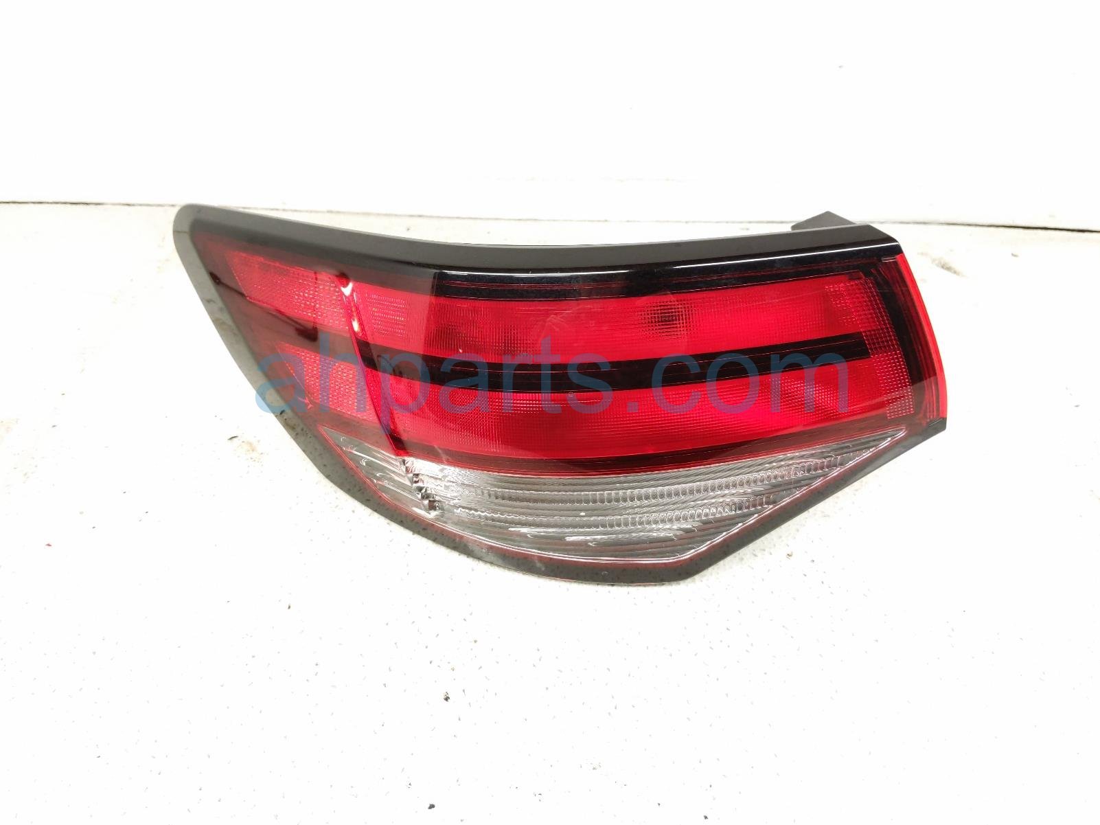 Nissan LH TAIL LAMP (ON BODY)