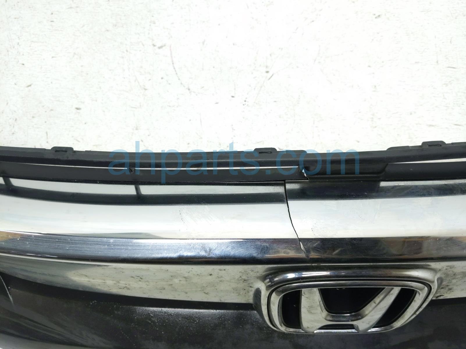 2017 Honda Civic Upper Grille Chrome Trim Cracked 71121 TBA A01 Replacement 2017 Honda Civic Upper Grille Chrome Trim Cracked 71121 TBA A01 Replacement thumbnail