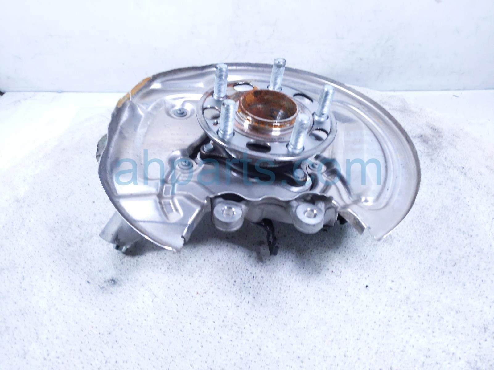 $285 Honda RR/RH SPINDLE KNUCKLE HUB - FWD