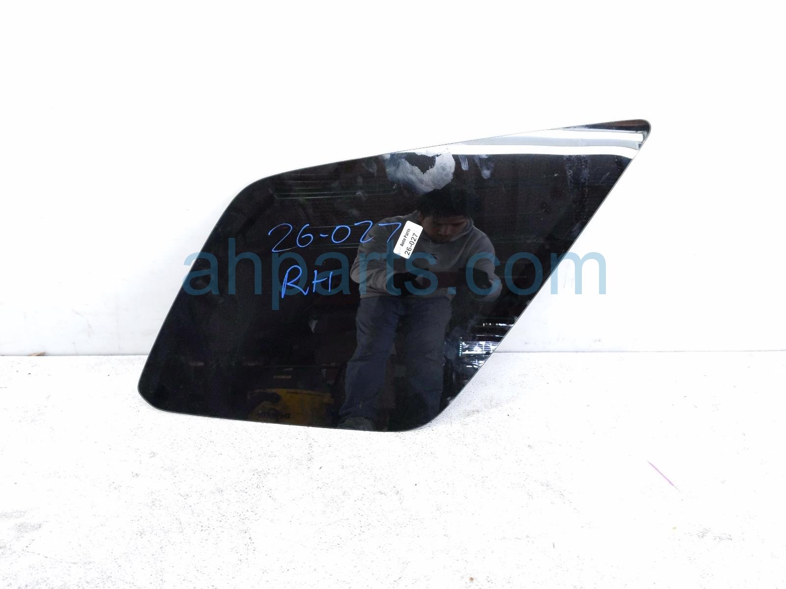 Honda RH QUARTER WINDOW GLASS