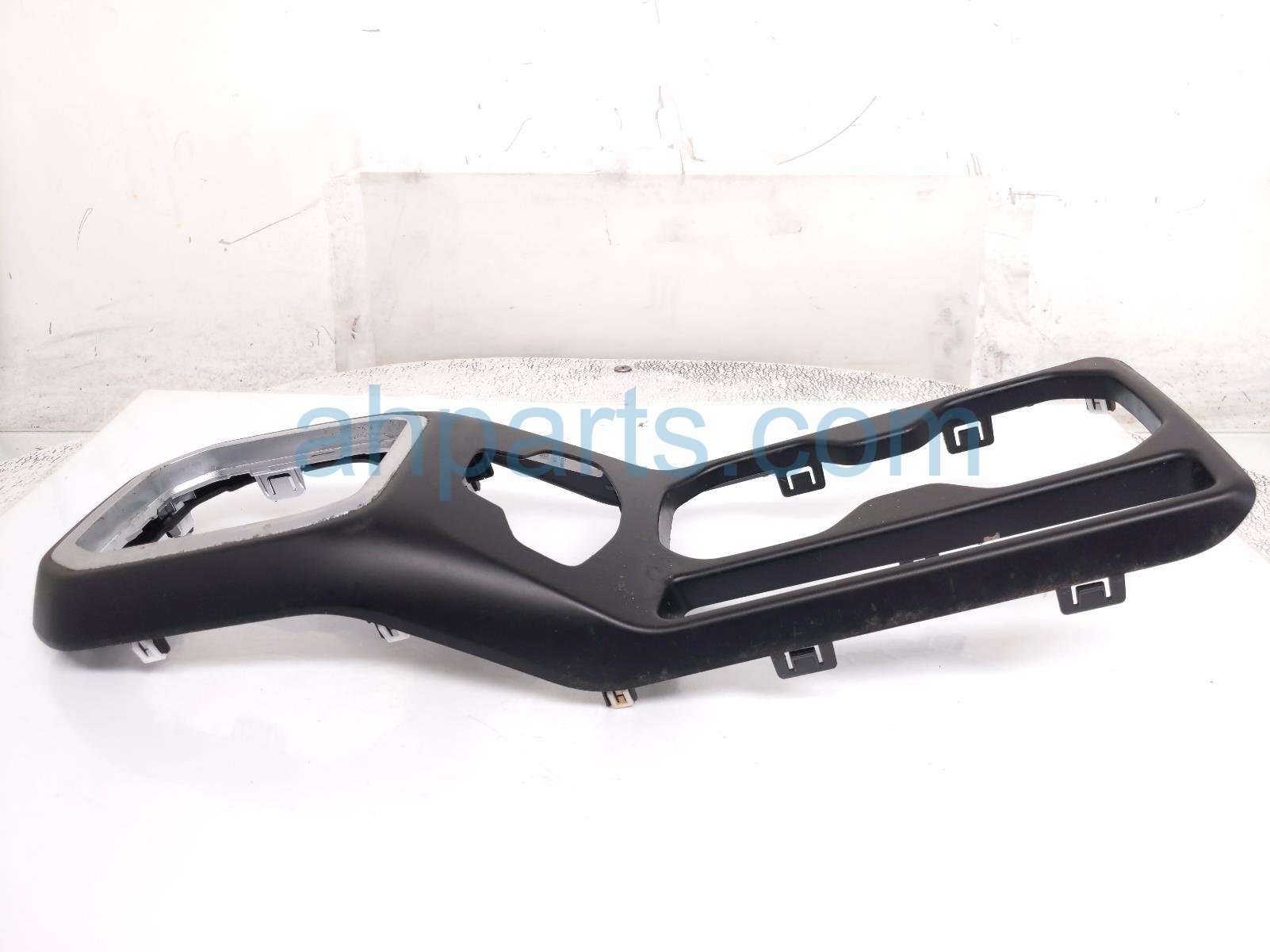 2018 Jeep Renegade Center Console Shifter Bezel Blk 6TD90U00AA Replacement 2018 Jeep Renegade Center Console Shifter Bezel Blk 6TD90U00AA Replacement thumbnail