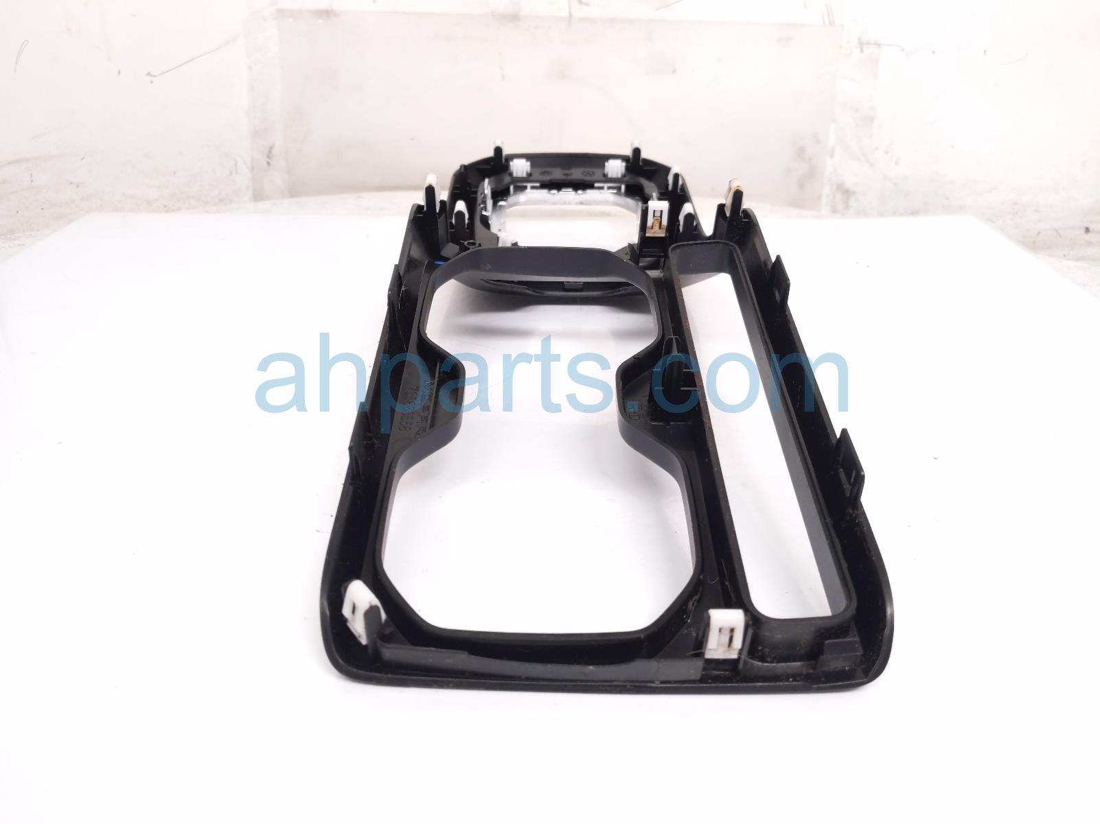 2018 Jeep Renegade Center Console Shifter Bezel Blk 6TD90U00AA Replacement 2018 Jeep Renegade Center Console Shifter Bezel Blk 6TD90U00AA Replacement thumbnail