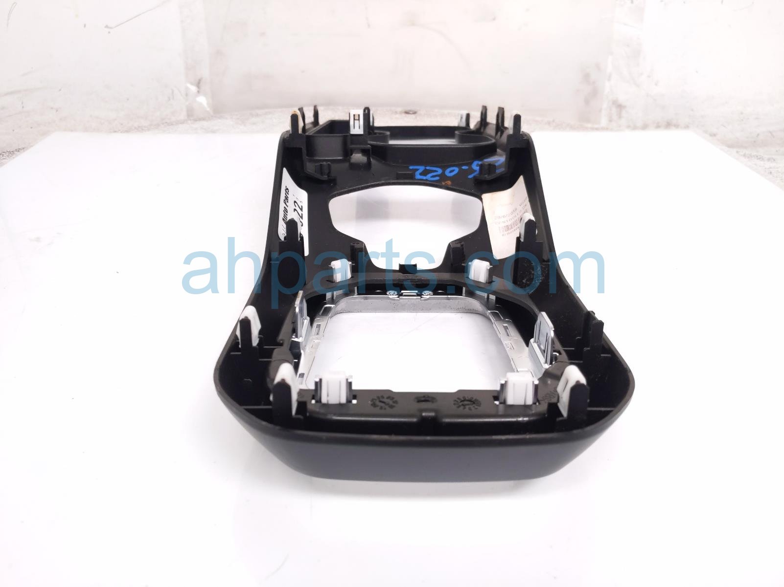 2018 Jeep Renegade Center Console Shifter Bezel Blk 6TD90U00AA Replacement 2018 Jeep Renegade Center Console Shifter Bezel Blk 6TD90U00AA Replacement thumbnail