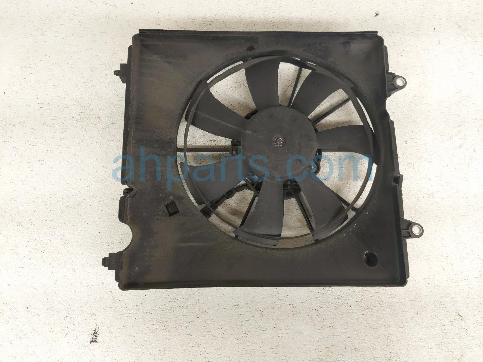 Honda AC CONDENSER FAN ASSEMBLY Honda AC CONDENSER FAN ASSEMBLY