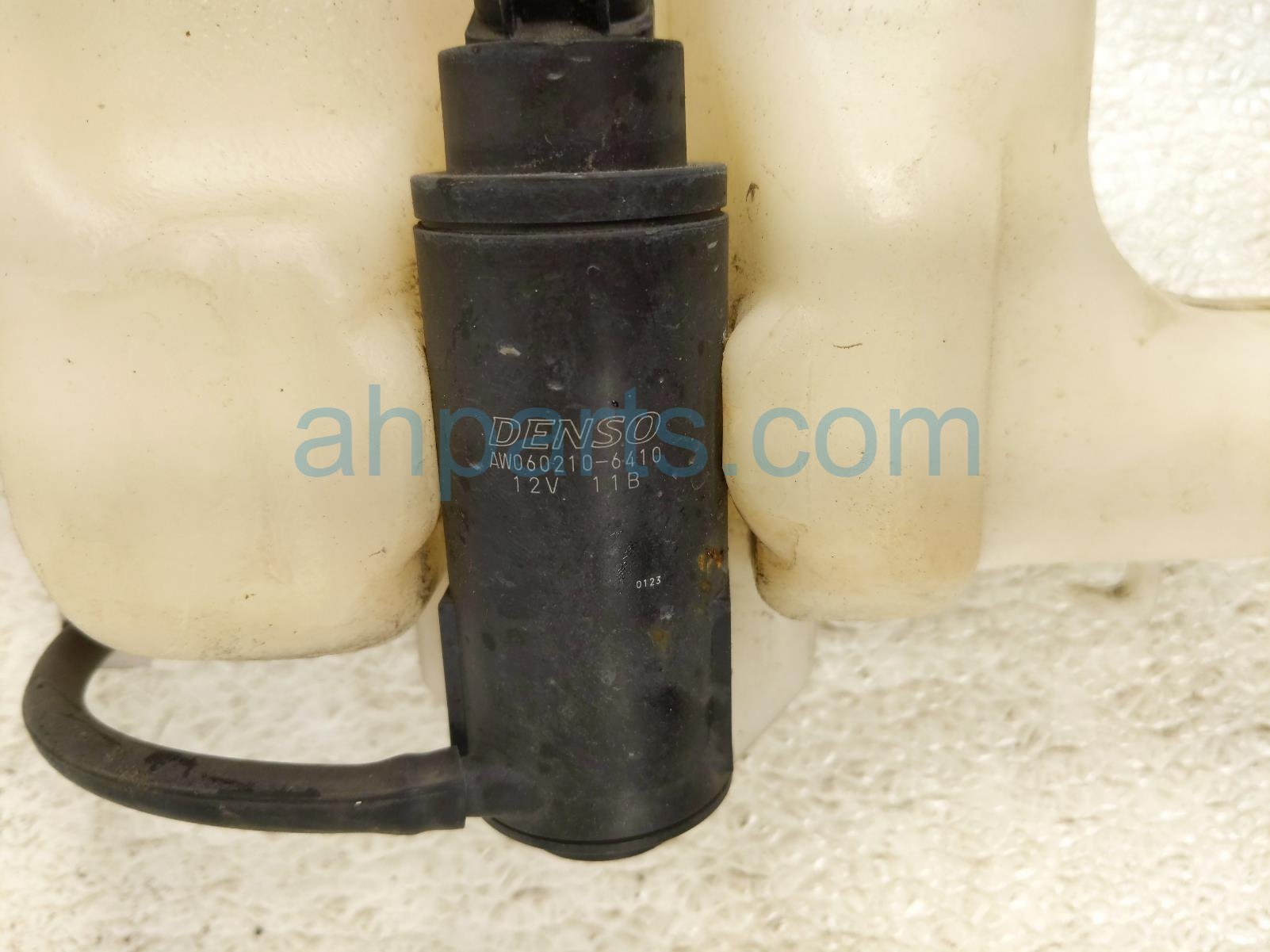 2019 Honda Insight Windshield Washer Reservoir Tank 76841 TBA A01 Replacement 2019 Honda Insight Windshield Washer Reservoir Tank 76841 TBA A01 Replacement thumbnail