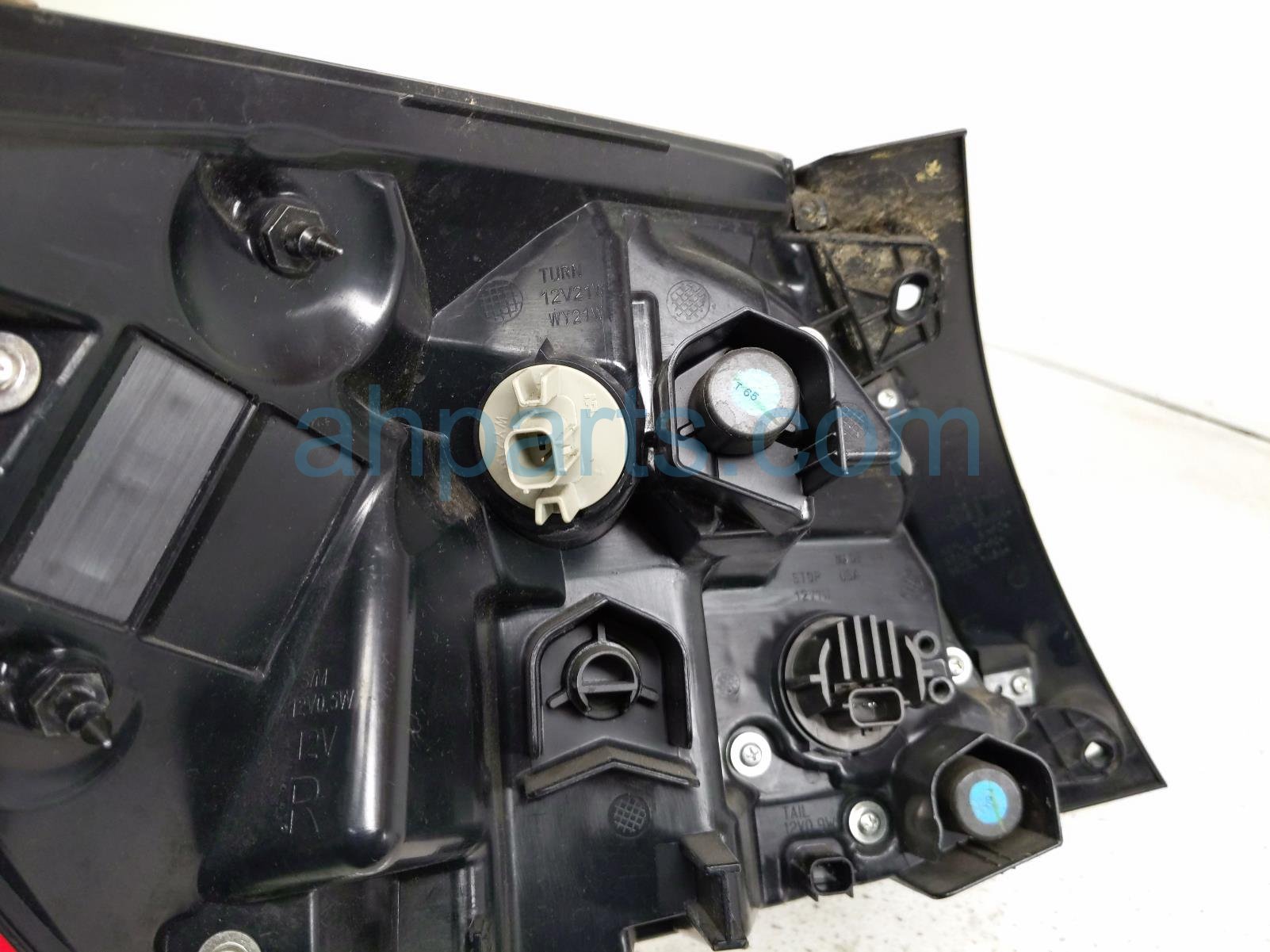 2019 Honda Insight Light / Rear Passenger Tail Lamp (on Body) 33500 TXM A01 Replacement 2019 Honda Insight Light / Rear Passenger Tail Lamp (on Body) 33500 TXM A01 Replacement thumbnail