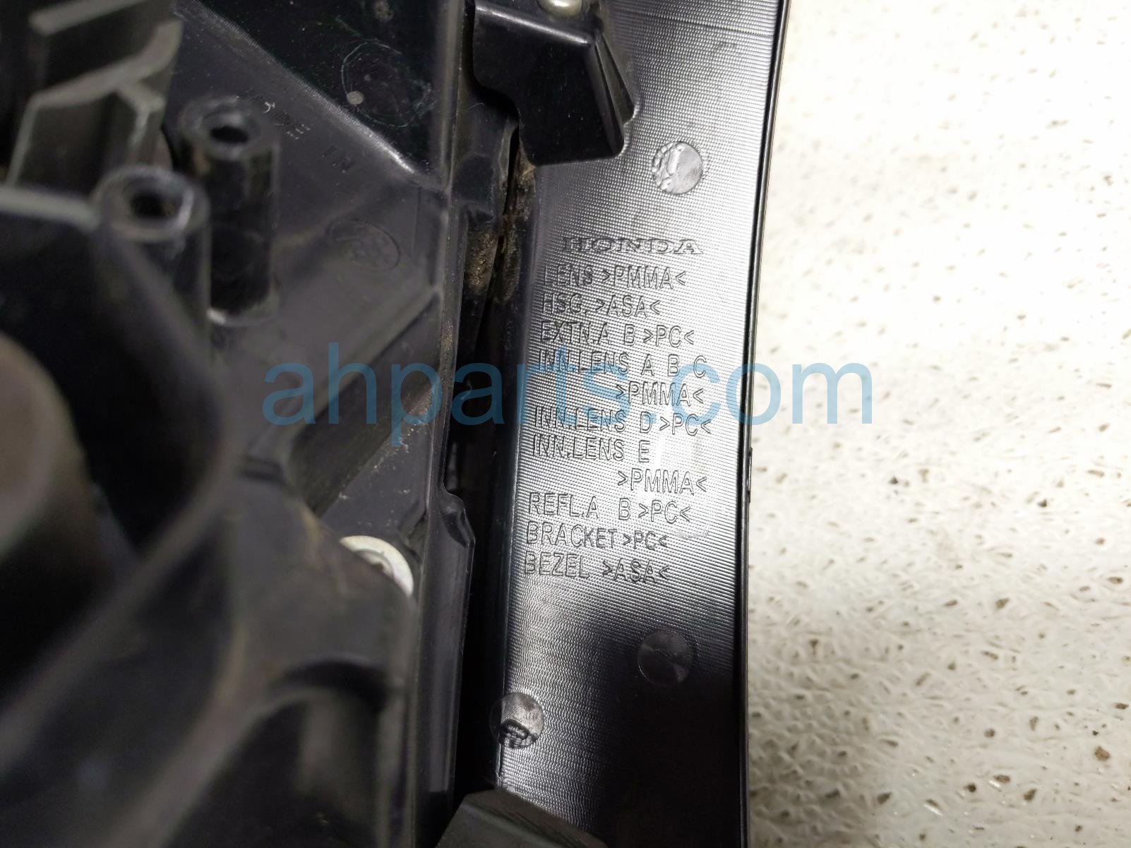 2019 Honda Insight Light / Rear Passenger Tail Lamp (on Body) 33500 TXM A01 Replacement 2019 Honda Insight Light / Rear Passenger Tail Lamp (on Body) 33500 TXM A01 Replacement thumbnail